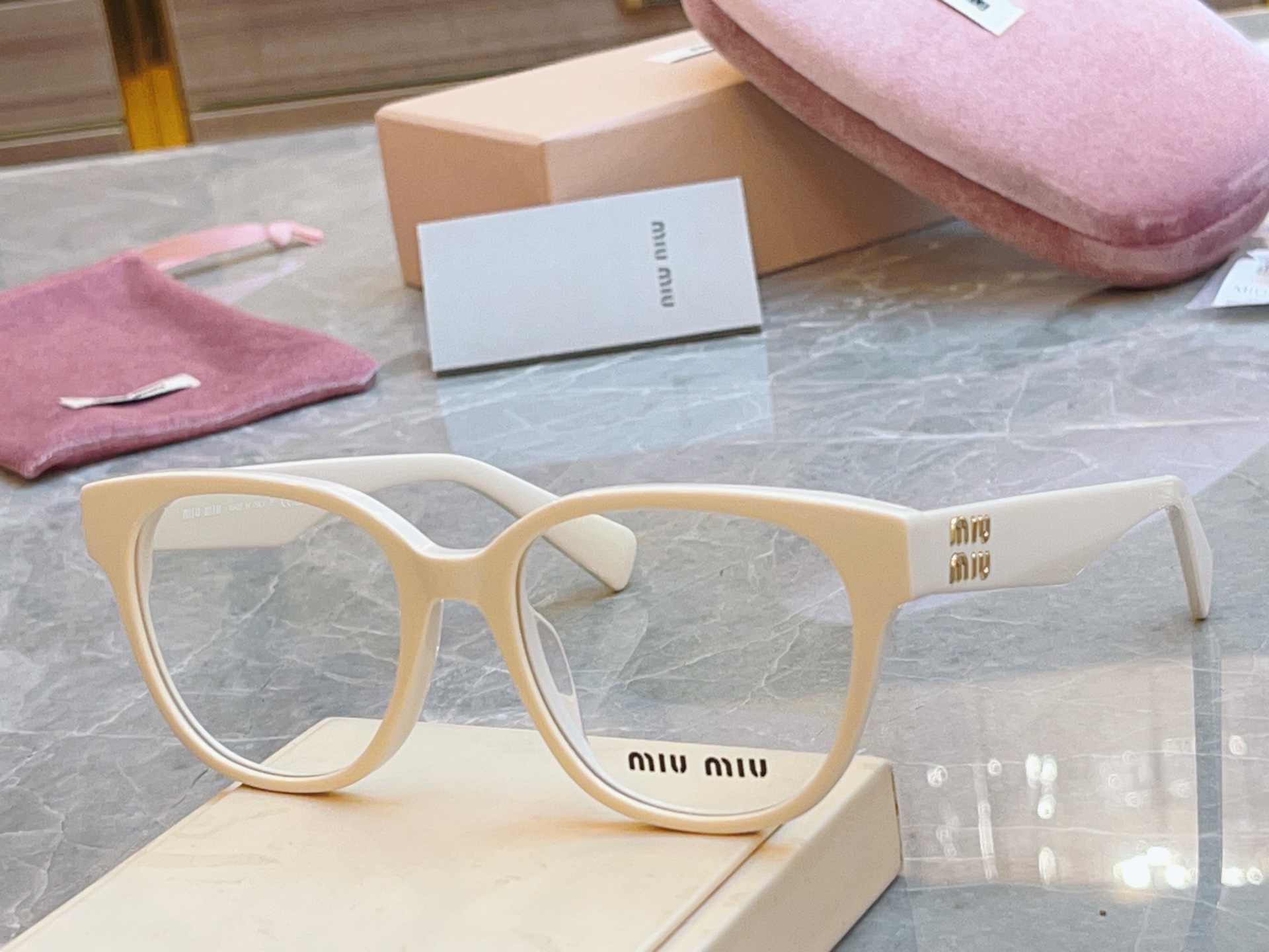 ，【MIU MI*】缪缪新款眼镜架，
MODELVMU 02V，SIZE：54口19-140