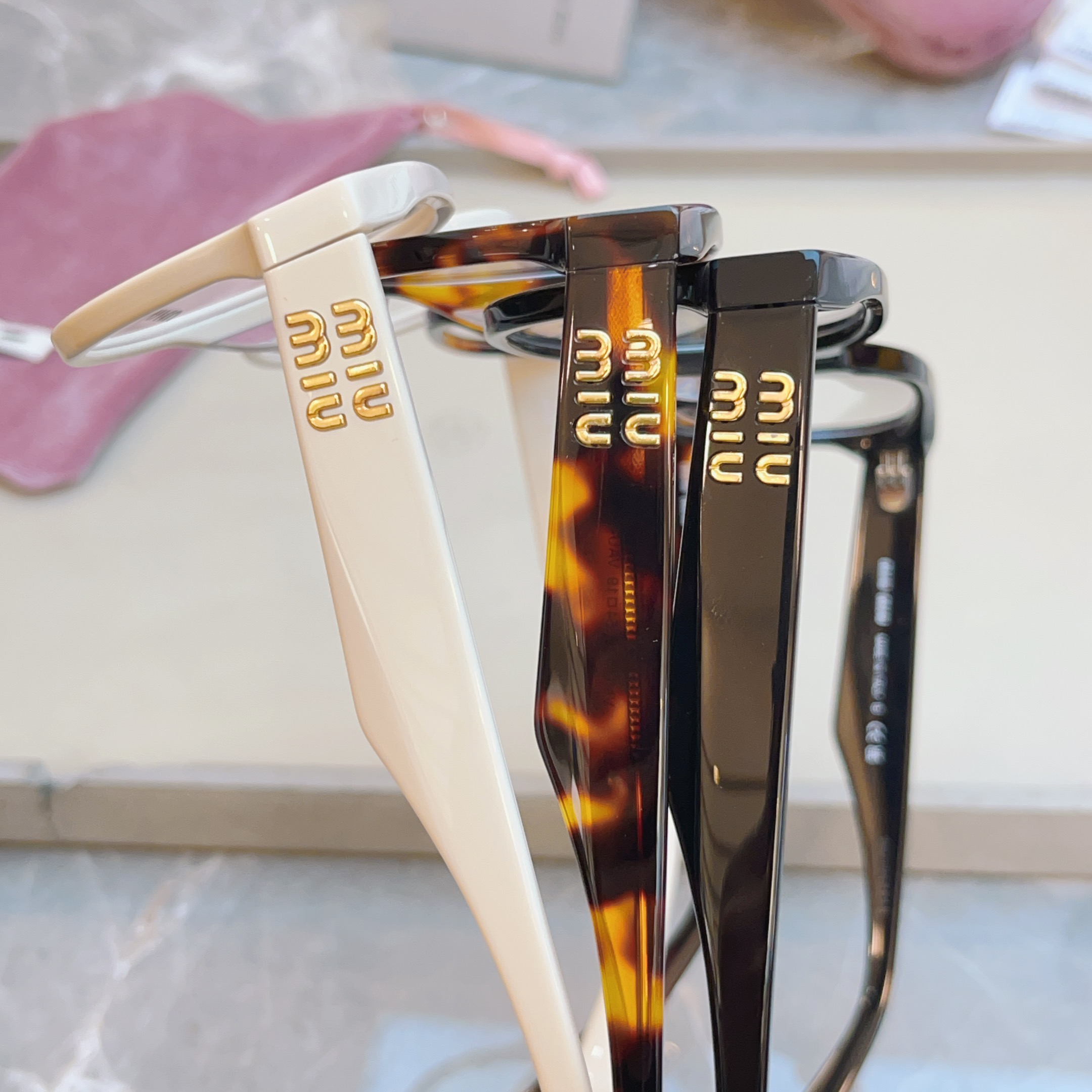 ，【MIU MI*】缪缪新款眼镜架，
MODELVMU 02V，SIZE：54口19-140