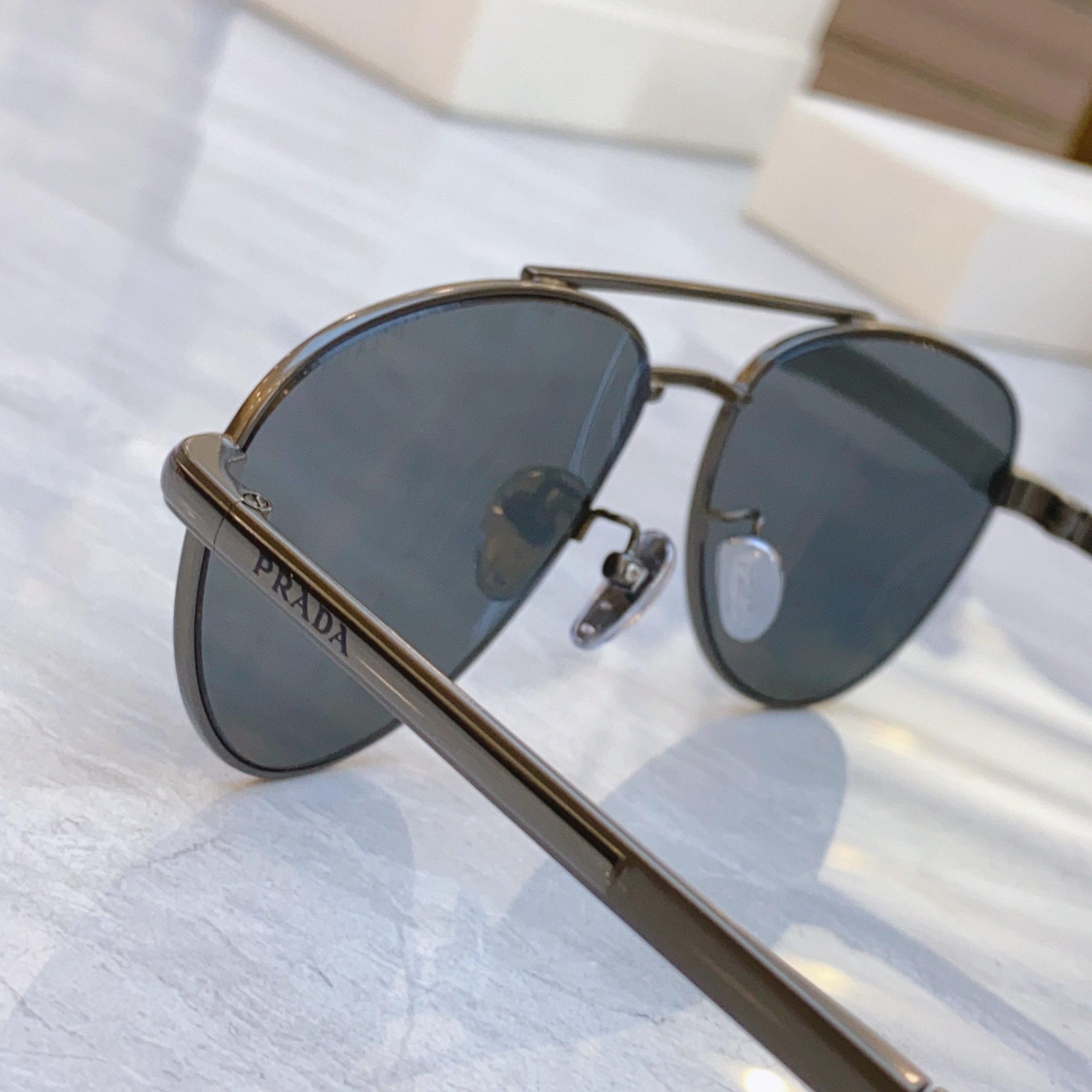 ，【PRAD*】普拉*达新款太阳镜，
MODEL：SPRA54，SIZE：60口16-145