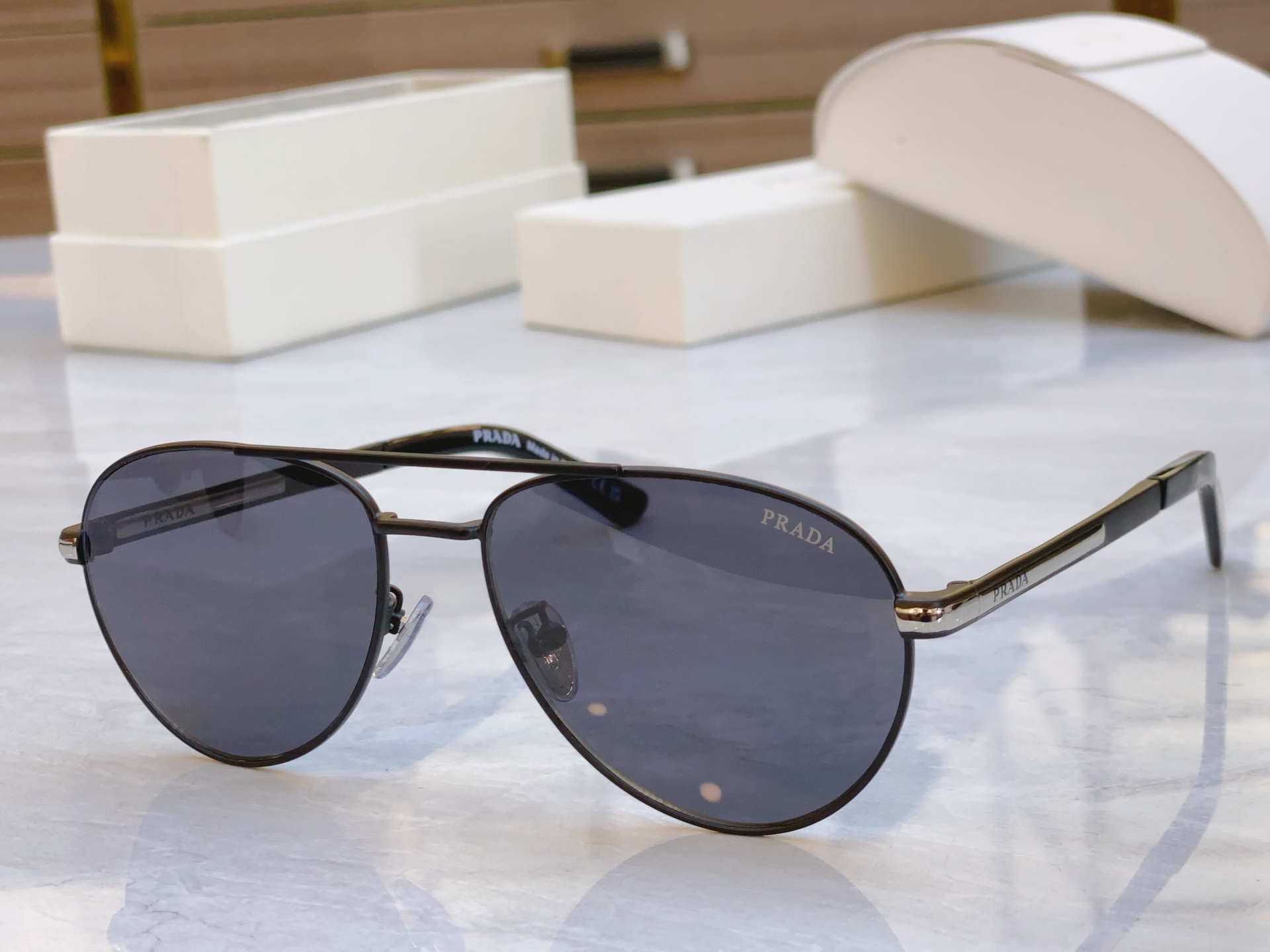 ，【PRAD*】普拉*达新款太阳镜，
MODEL：SPRA54，SIZE：60口16-145