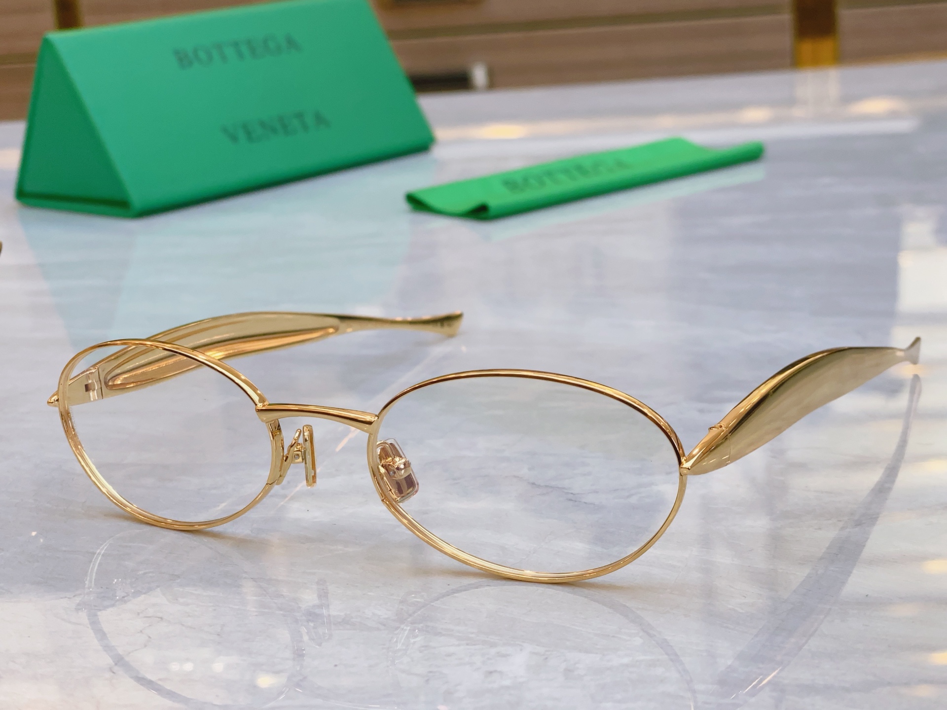 ，【BOTTEGA VENET*】宝缇*嘉新款太阳镜，MODEL：BV1345S，SIZE：132口1-