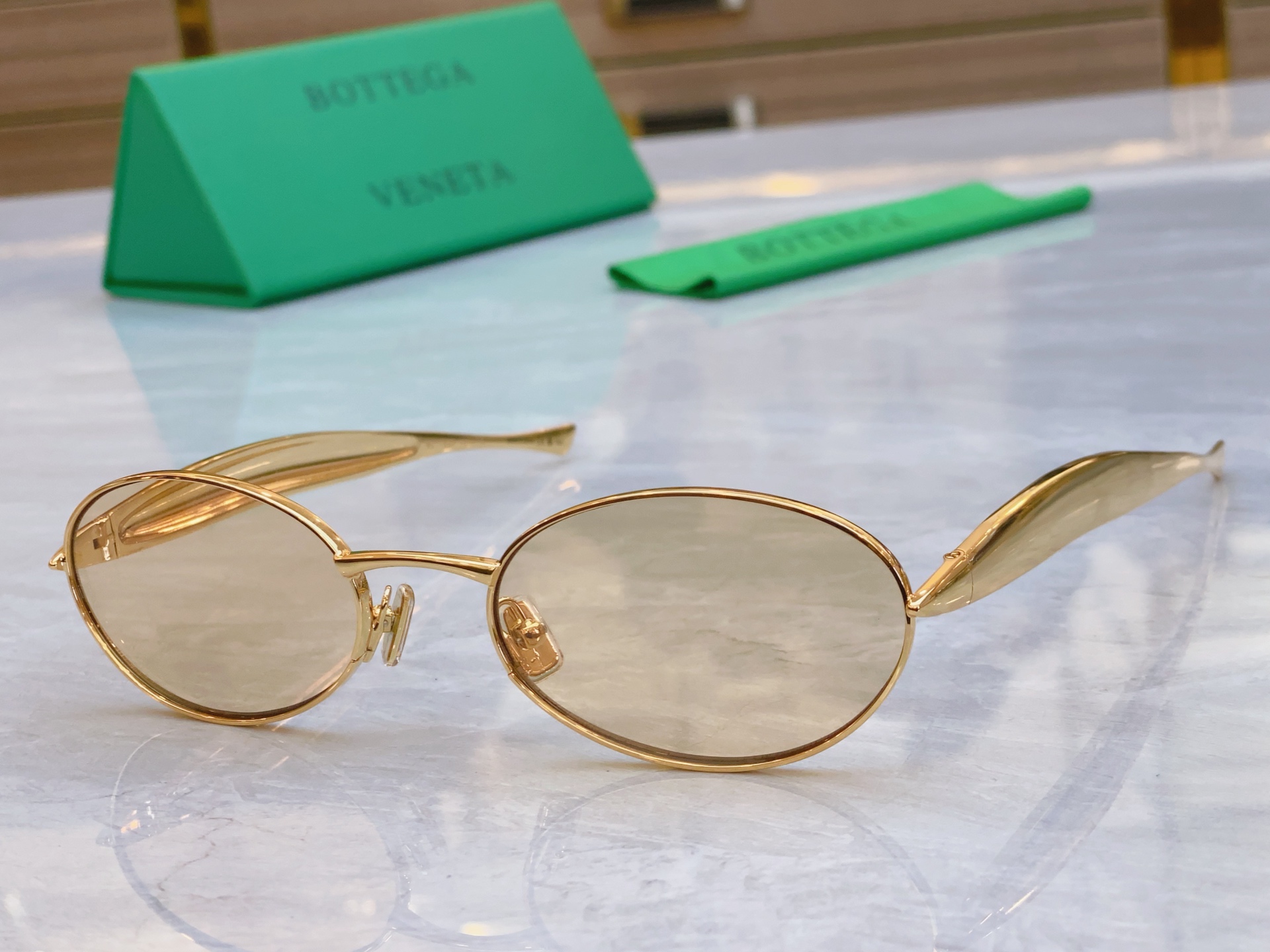 ，【BOTTEGA VENET*】宝缇*嘉新款太阳镜，MODEL：BV1345S，SIZE：132口1-