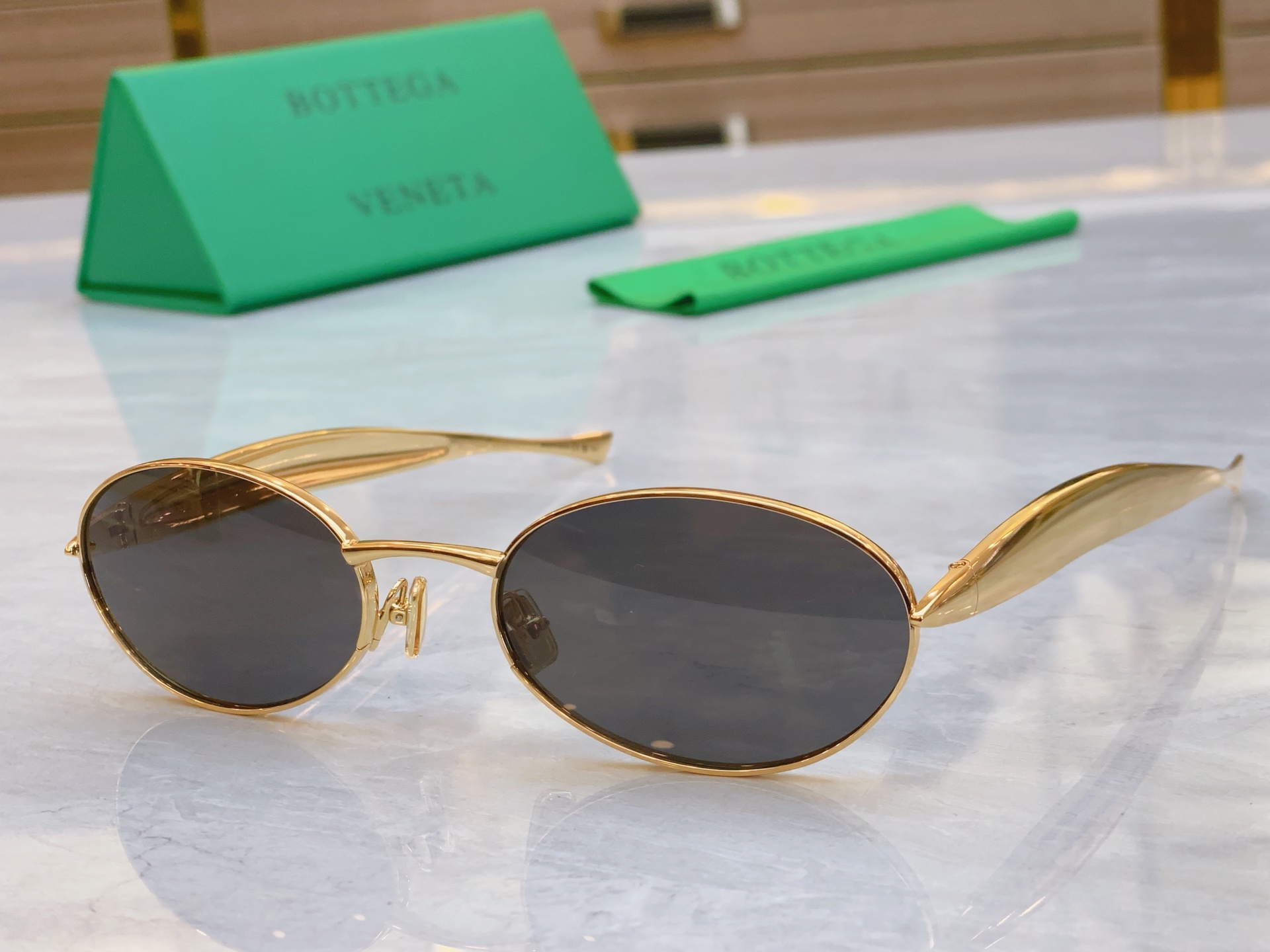 ，【BOTTEGA VENET*】宝缇*嘉新款太阳镜，MODEL：BV1345S，SIZE：132口1-