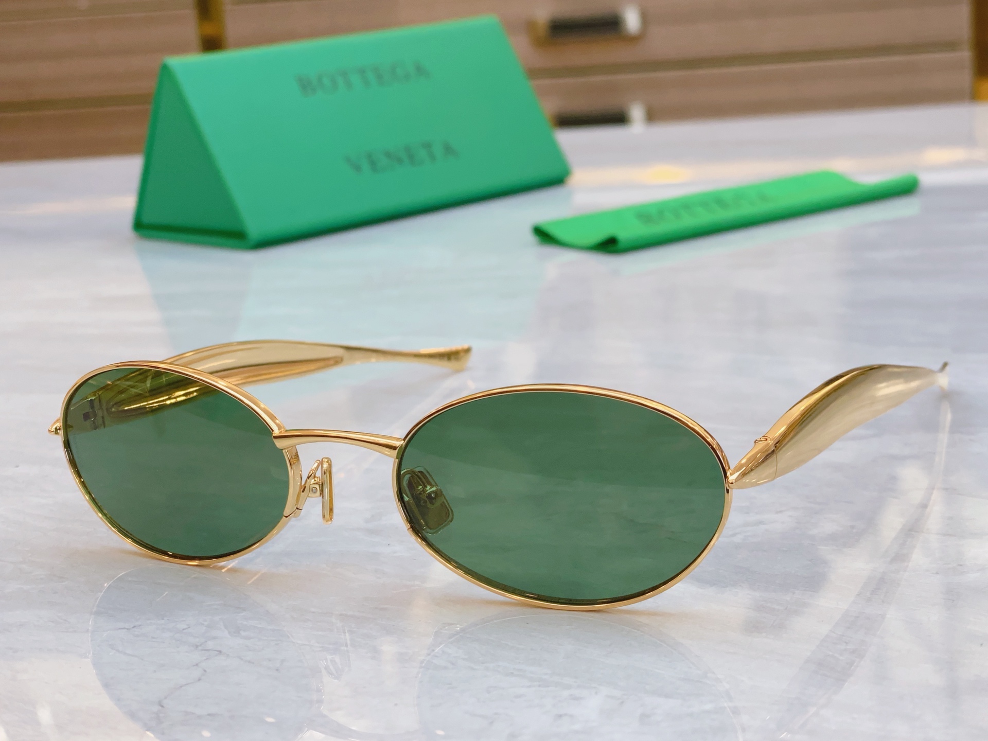 ，【BOTTEGA VENET*】宝缇*嘉新款太阳镜，MODEL：BV1345S，SIZE：132口1-