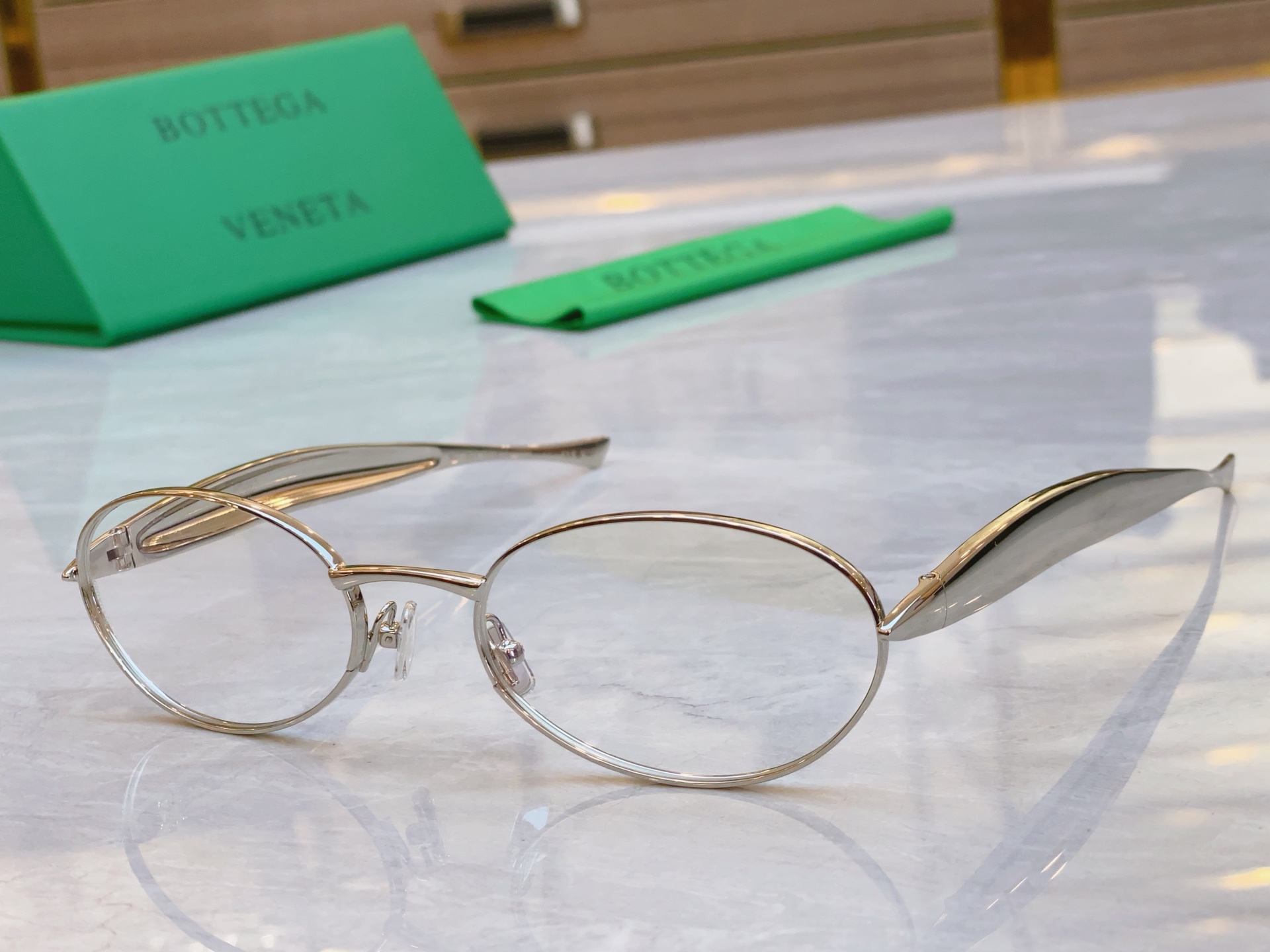 ，【BOTTEGA VENET*】宝缇*嘉新款太阳镜，MODEL：BV1345S，SIZE：132口1-