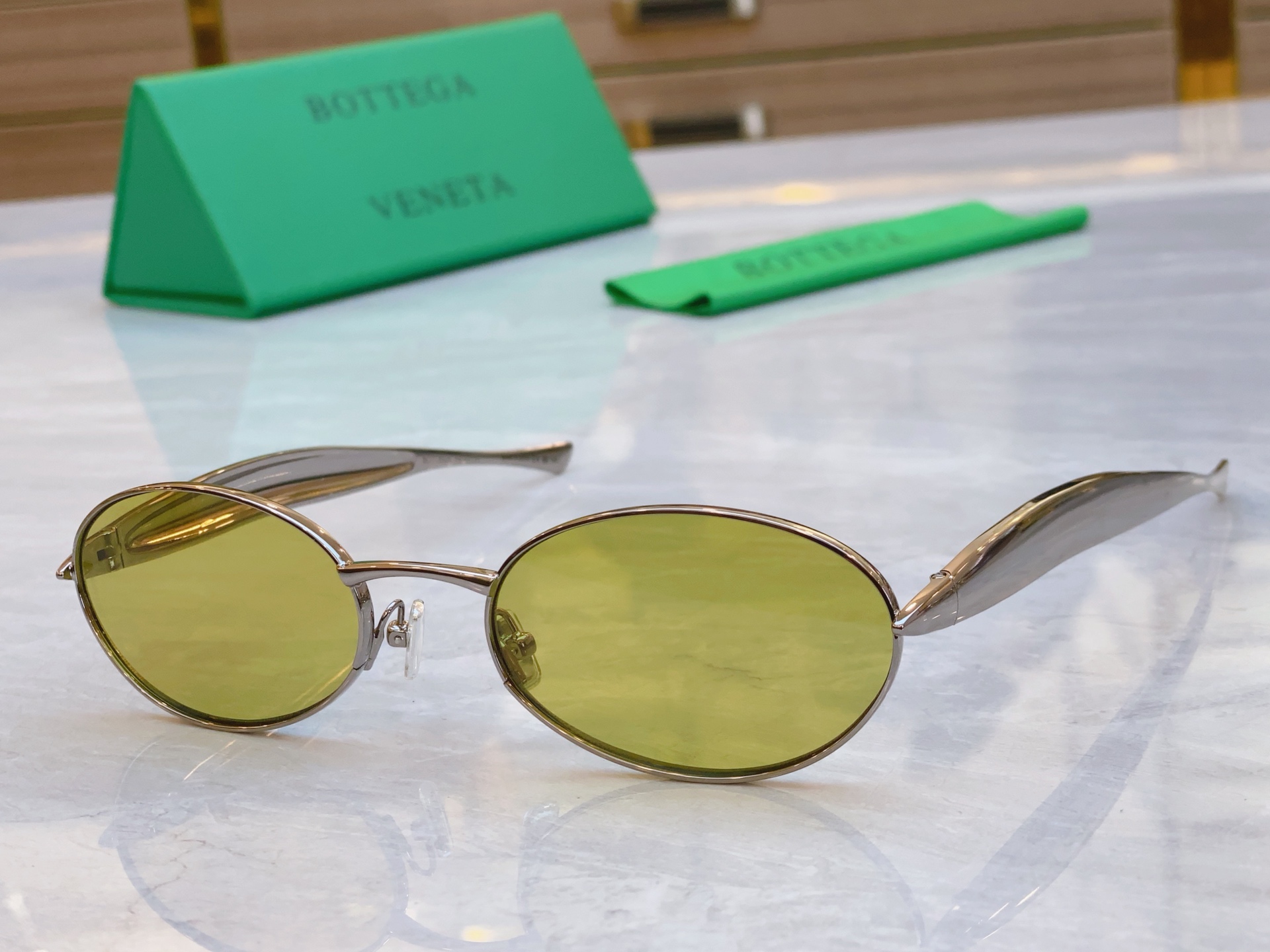 ，【BOTTEGA VENET*】宝缇*嘉新款太阳镜，MODEL：BV1345S，SIZE：132口1-