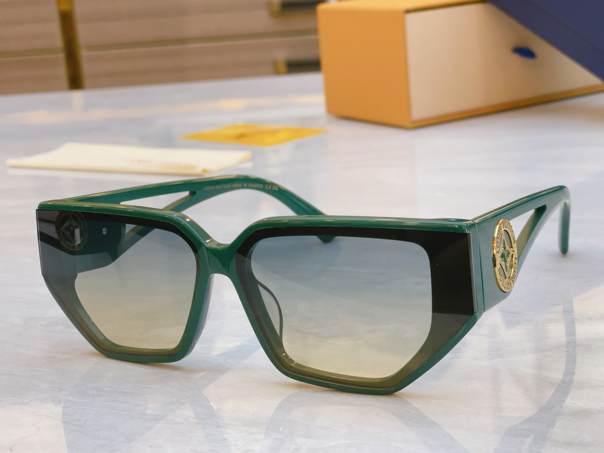 ，【LOUIS VUITTO*】路易*威登新款太阳镜，MODEL：Z2004U，SIZE：67口12-1