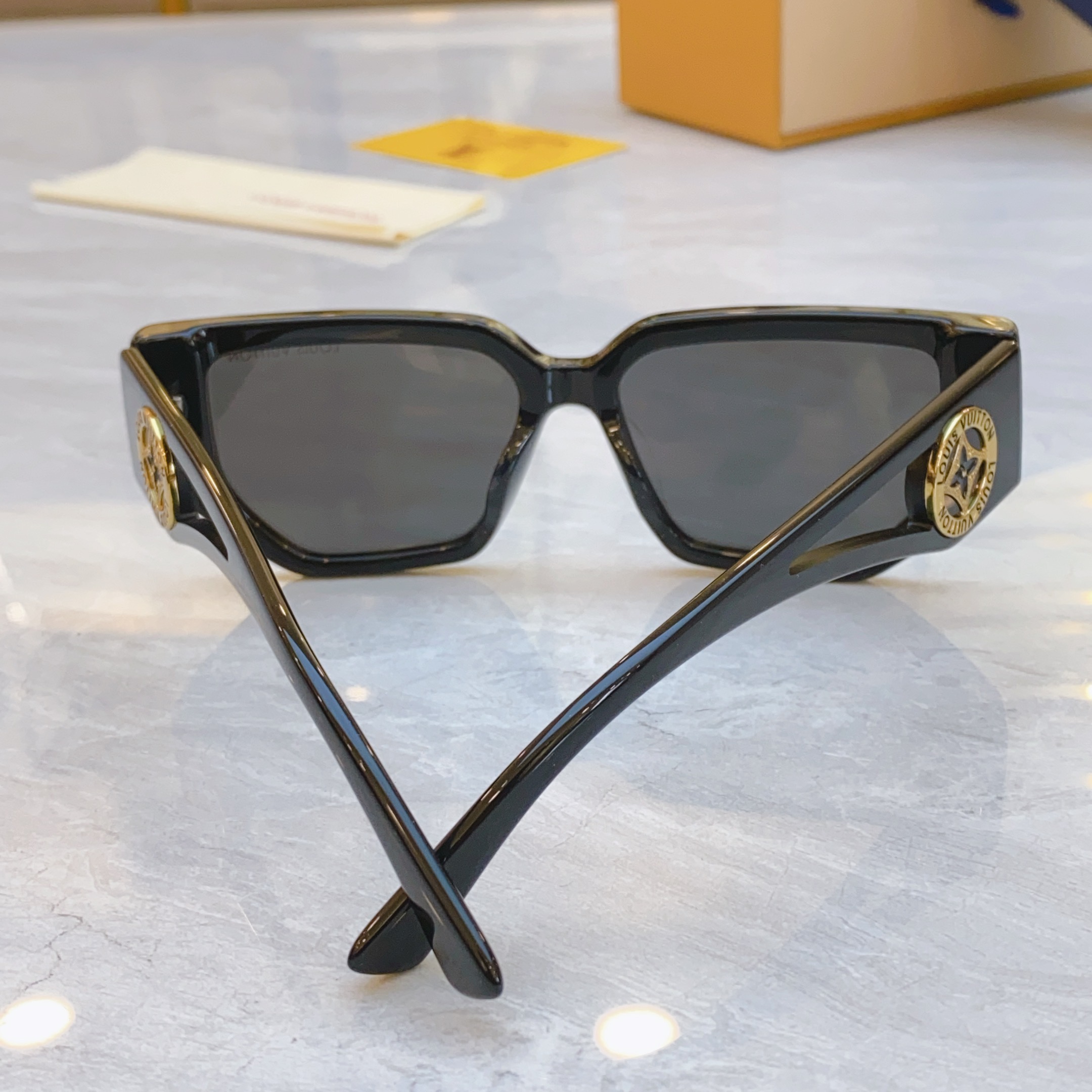 ，【LOUIS VUITTO*】路易*威登新款太阳镜，MODEL：Z2004U，SIZE：67口12-1