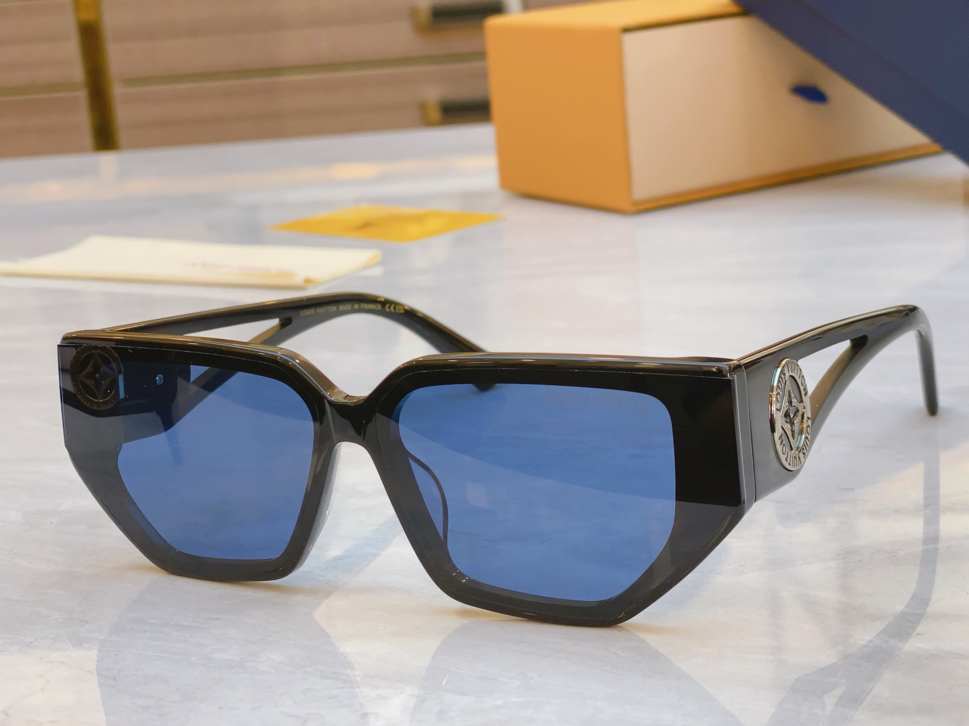 ，【LOUIS VUITTO*】路易*威登新款太阳镜，MODEL：Z2004U，SIZE：67口12-1