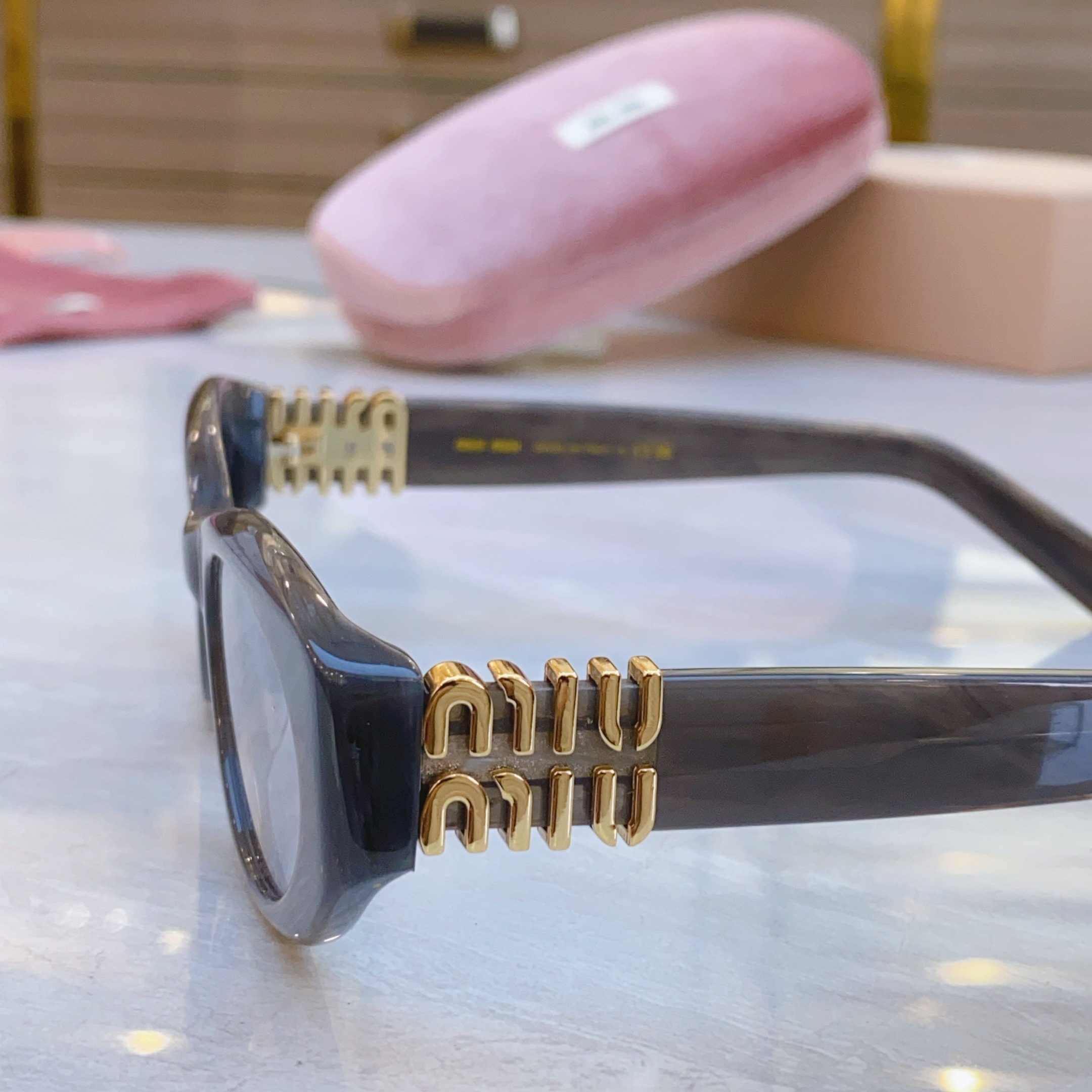 ，【MIU MI*】缪缪新款太阳镜，
MODELSMU 109AV，SIZE：53口21-140