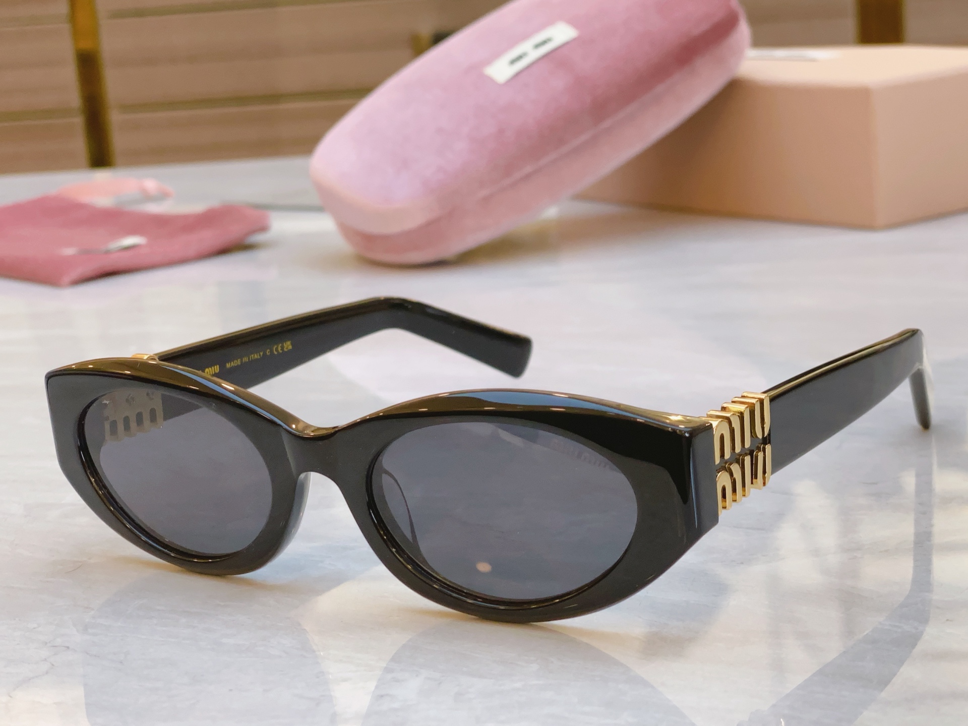 ，【MIU MI*】缪缪新款太阳镜，
MODELSMU 109AV，SIZE：53口21-140