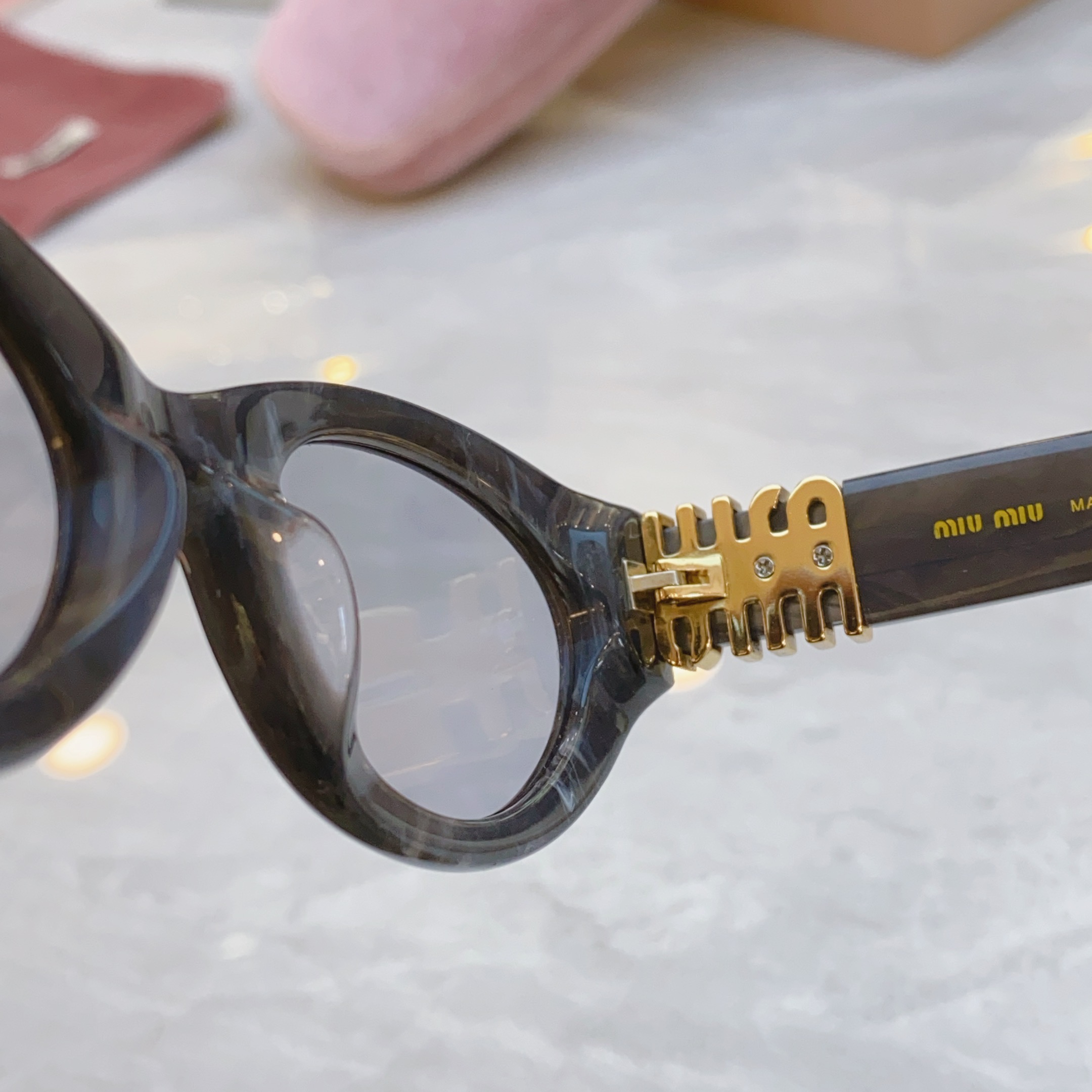 ，【MIU MI*】缪缪新款太阳镜，
MODELSMU 109AV，SIZE：53口21-140