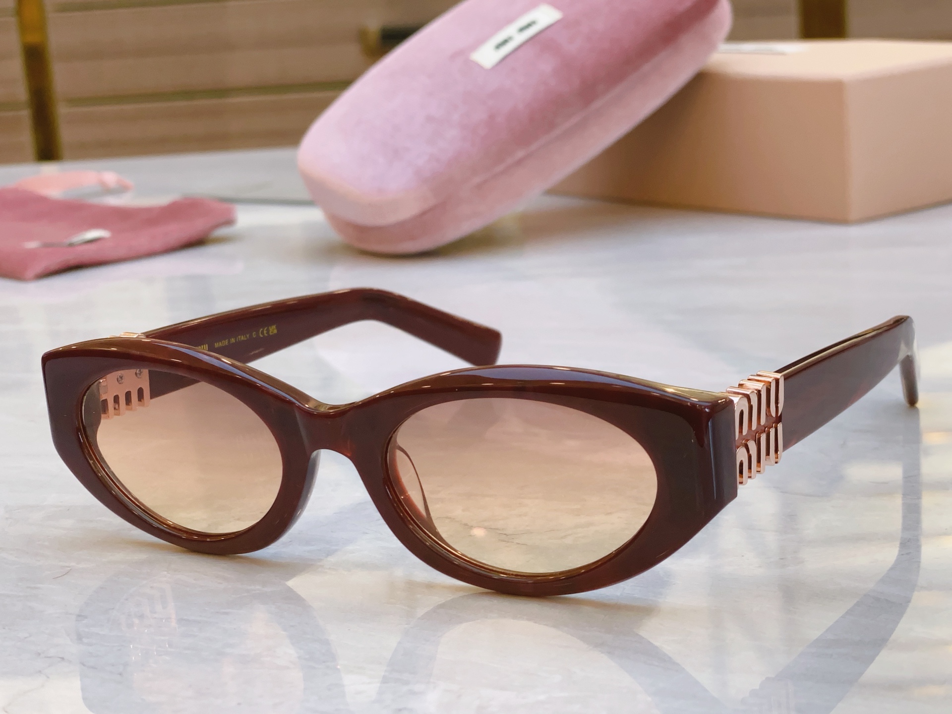 ，【MIU MI*】缪缪新款太阳镜，
MODELSMU 109AV，SIZE：53口21-140