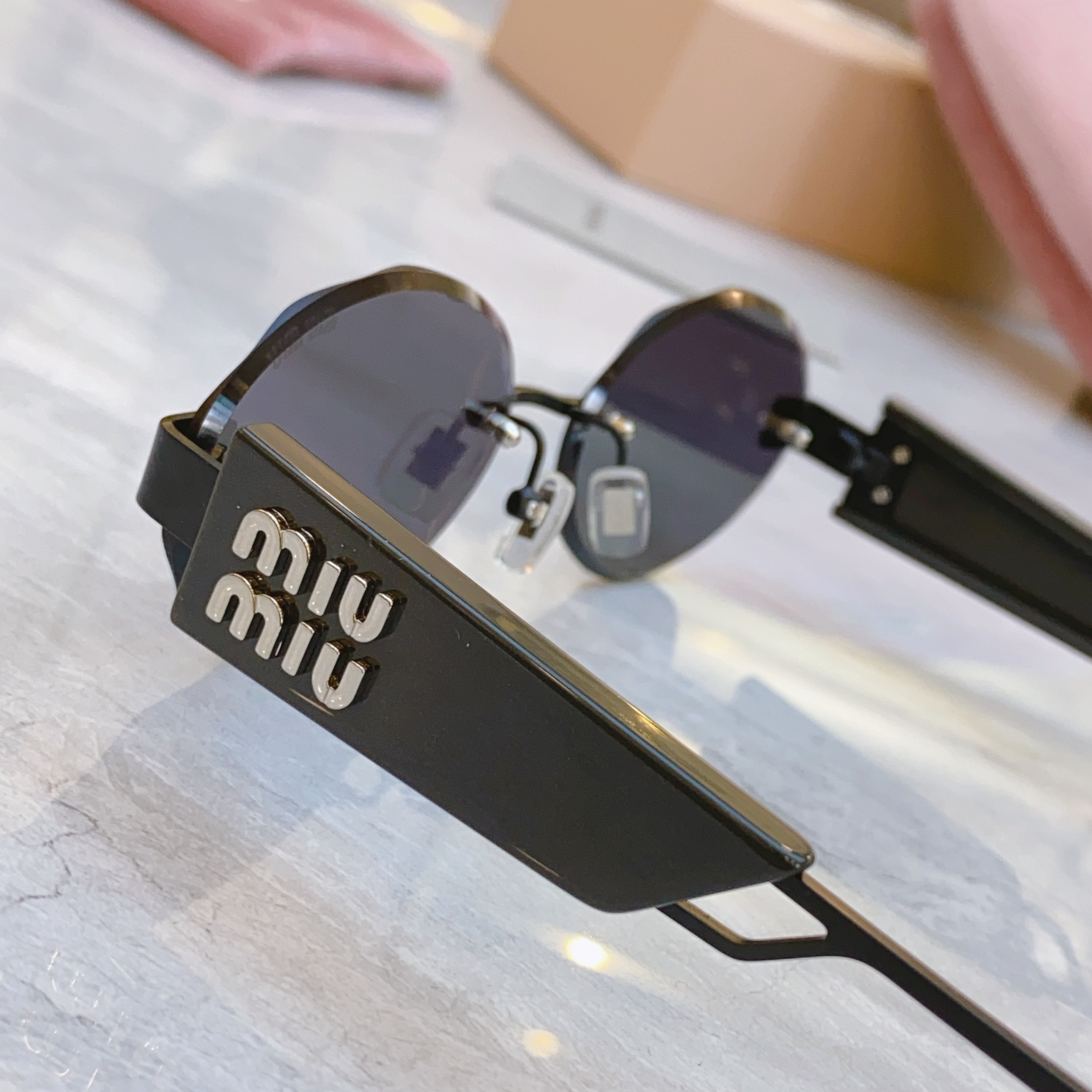 ，【MIU MI*】缪缪新款太阳镜，
MODELMU 128AV，SIZE：58口16-142