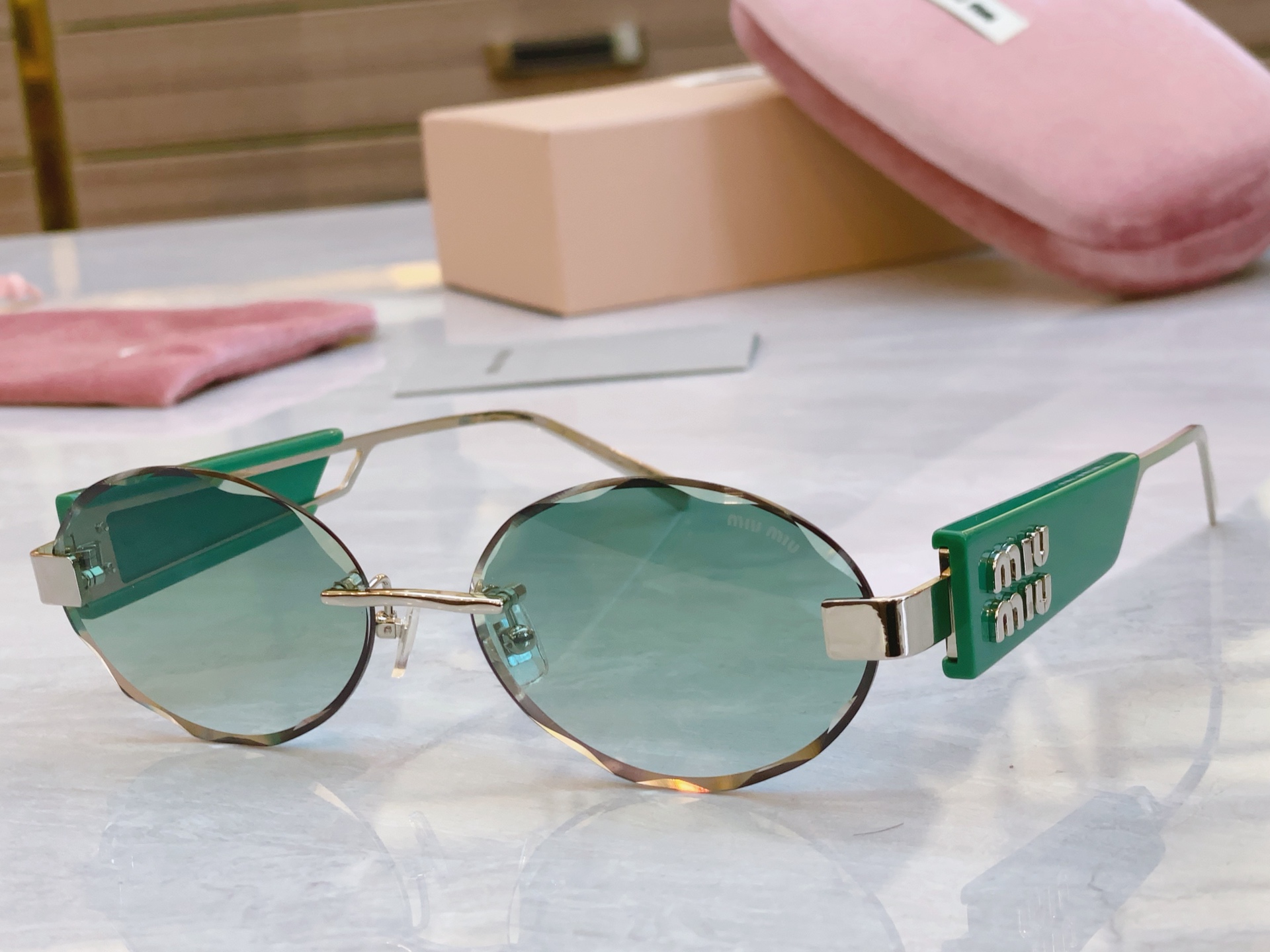 ，【MIU MI*】缪缪新款太阳镜，
MODELMU 128AV，SIZE：58口16-142