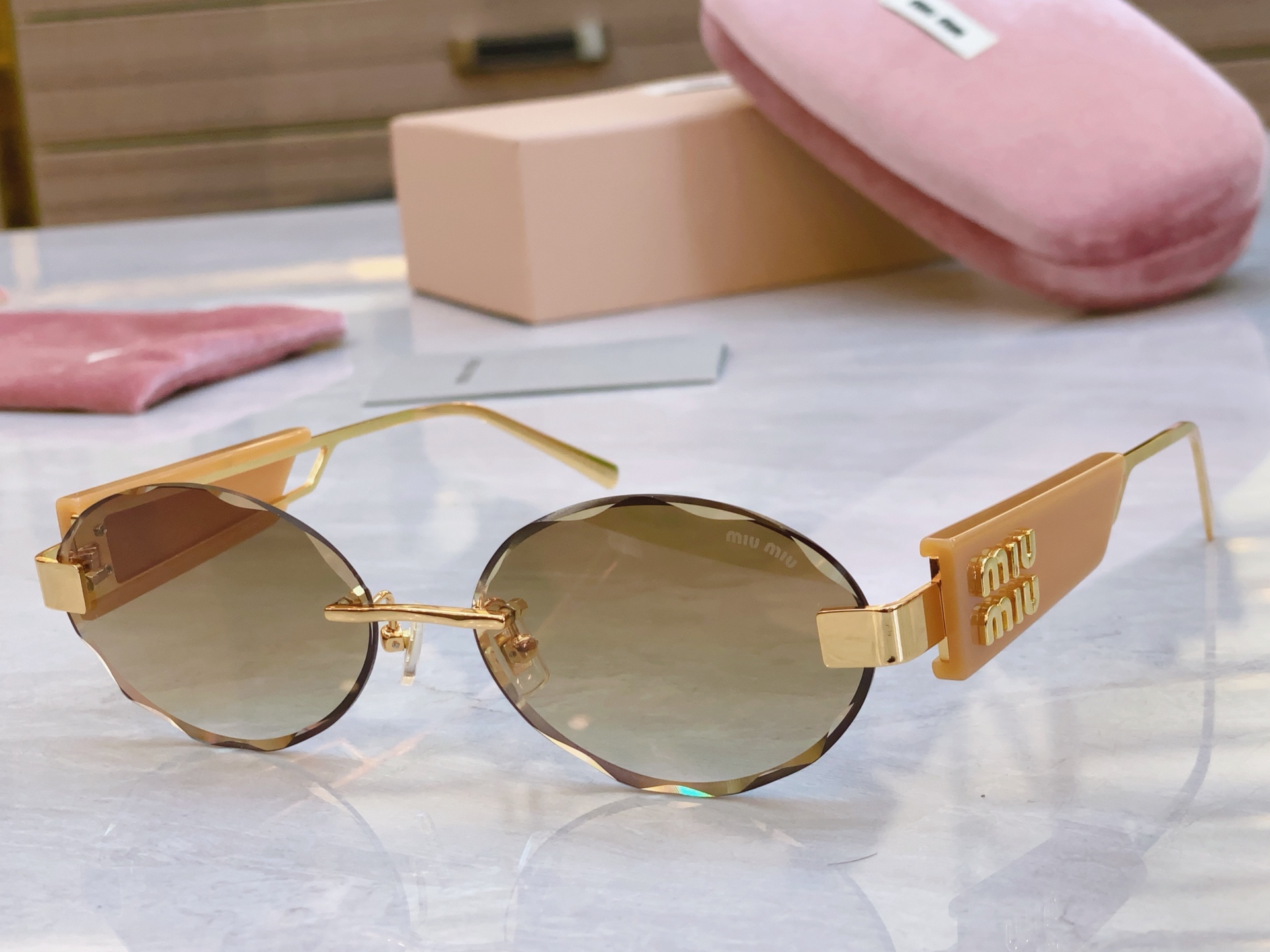 ，【MIU MI*】缪缪新款太阳镜，
MODELMU 128AV，SIZE：58口16-142