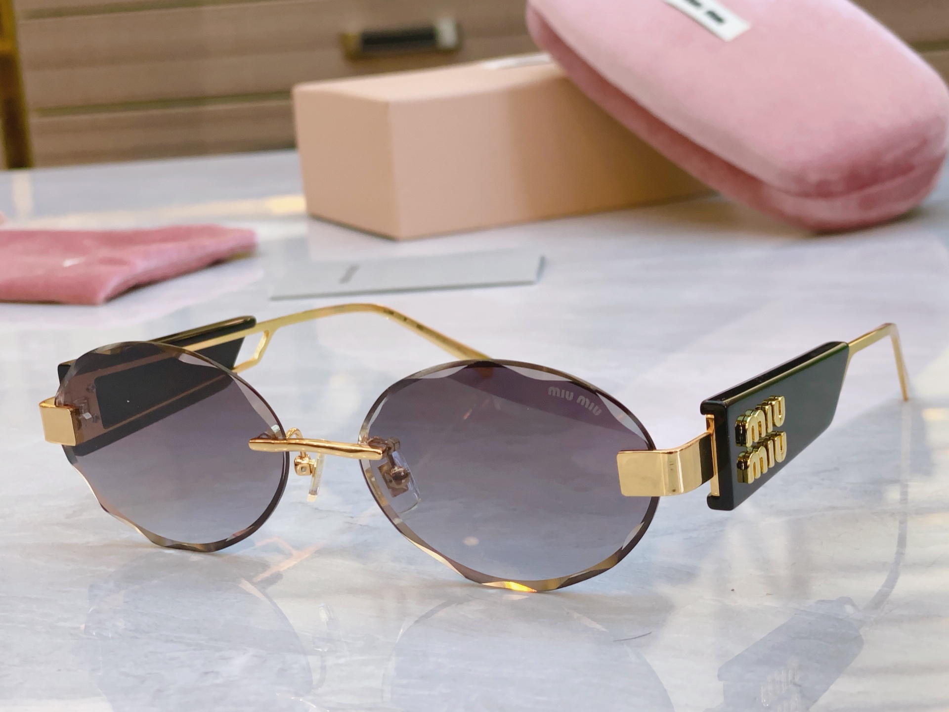 ，【MIU MI*】缪缪新款太阳镜，
MODELMU 128AV，SIZE：58口16-142