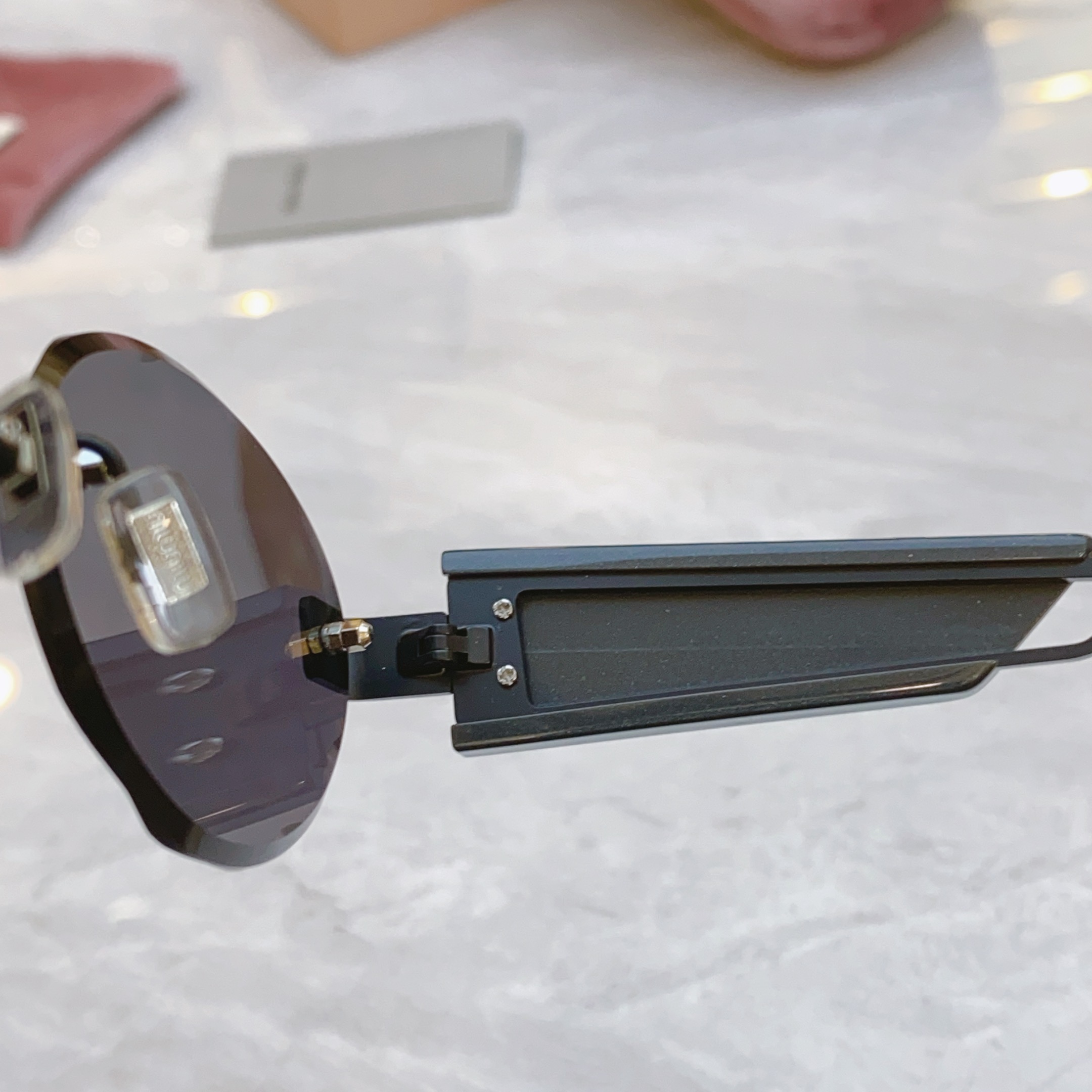 ，【MIU MI*】缪缪新款太阳镜，
MODELMU 128AV，SIZE：58口16-142