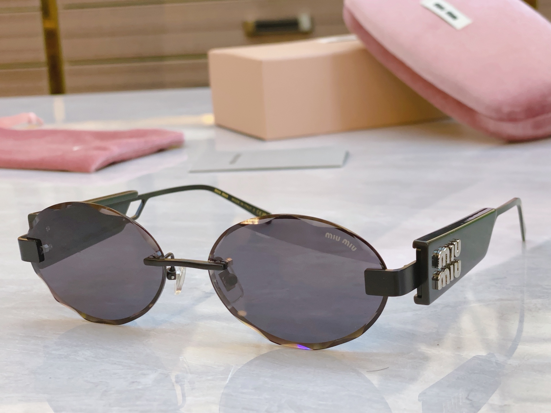 ，【MIU MI*】缪缪新款太阳镜，
MODELMU 128AV，SIZE：58口16-142