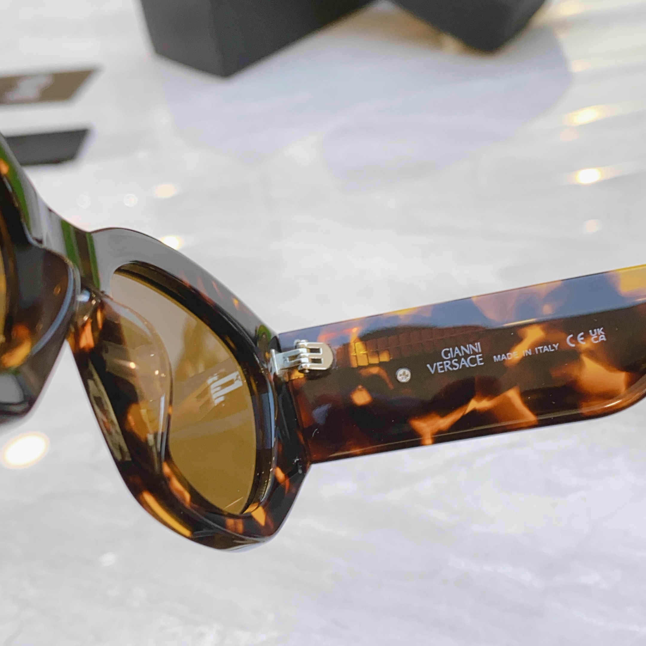 ，【VERSAC*】范思*哲新款太阳镜，
MODEL：VE420/E，SIZE：52口21-145