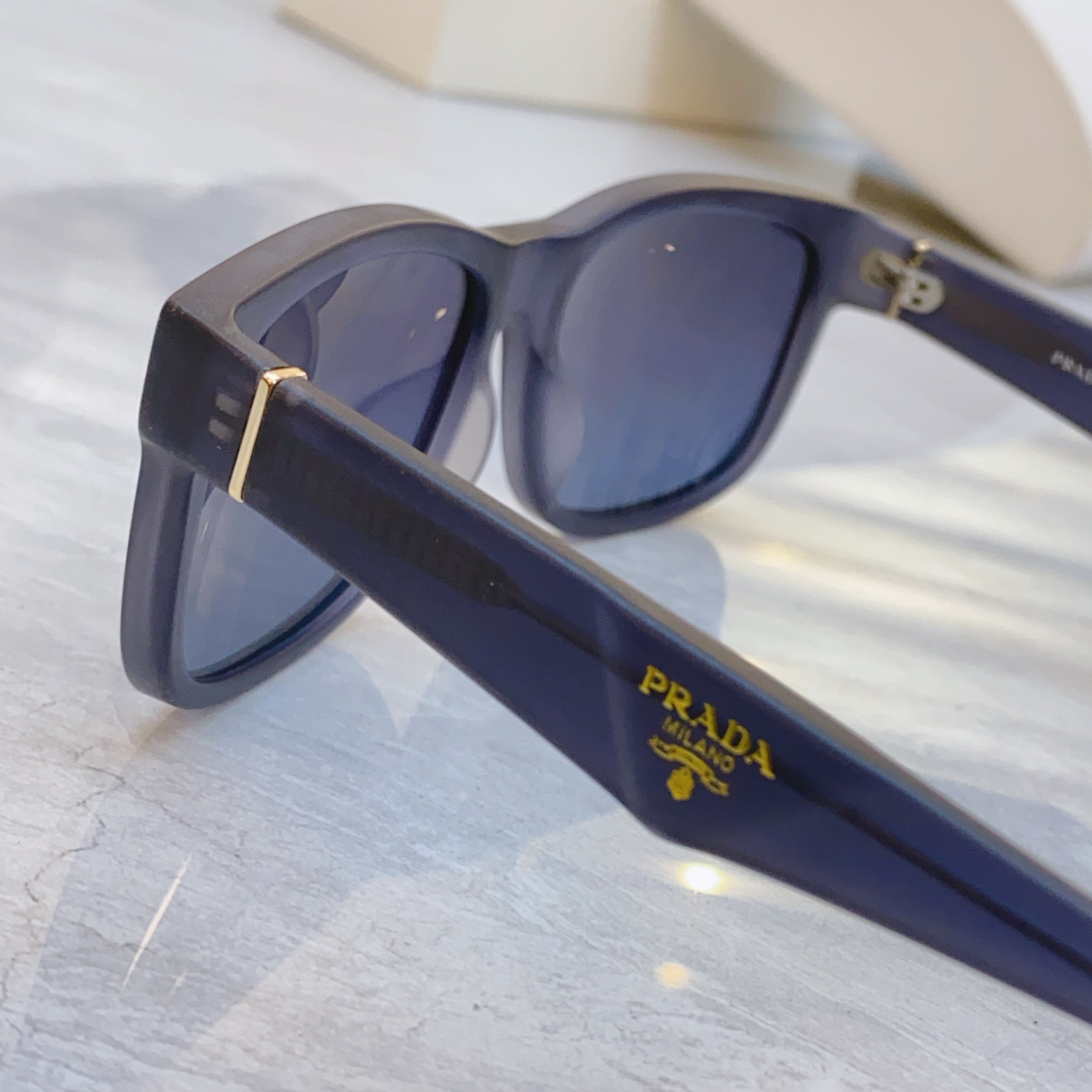 ，【PRAD*】普拉*达新款太阳镜，
MODEL：PRA 87-S，SIZE：59口17-145