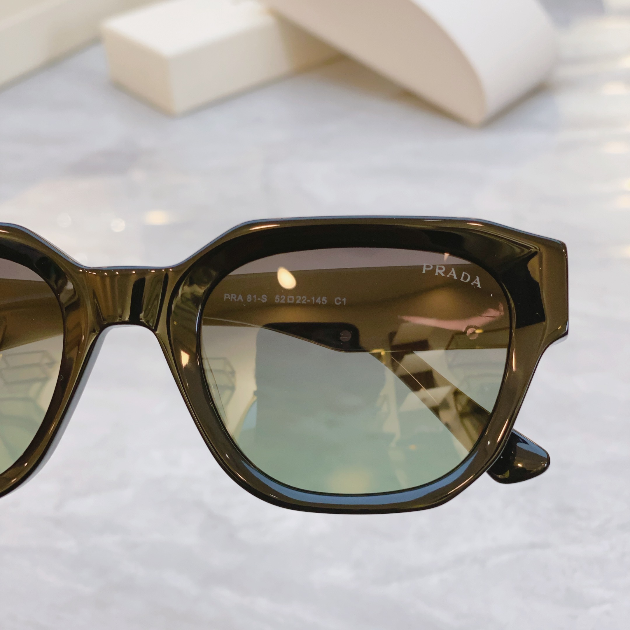 ，【PRAD*】普拉*达新款太阳镜，
MODEL：PRA 81-S，SIZE：52口22-145