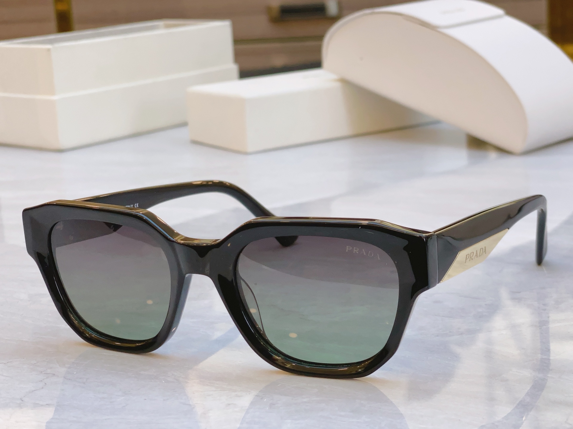 ，【PRAD*】普拉*达新款太阳镜，
MODEL：PRA 81-S，SIZE：52口22-145
