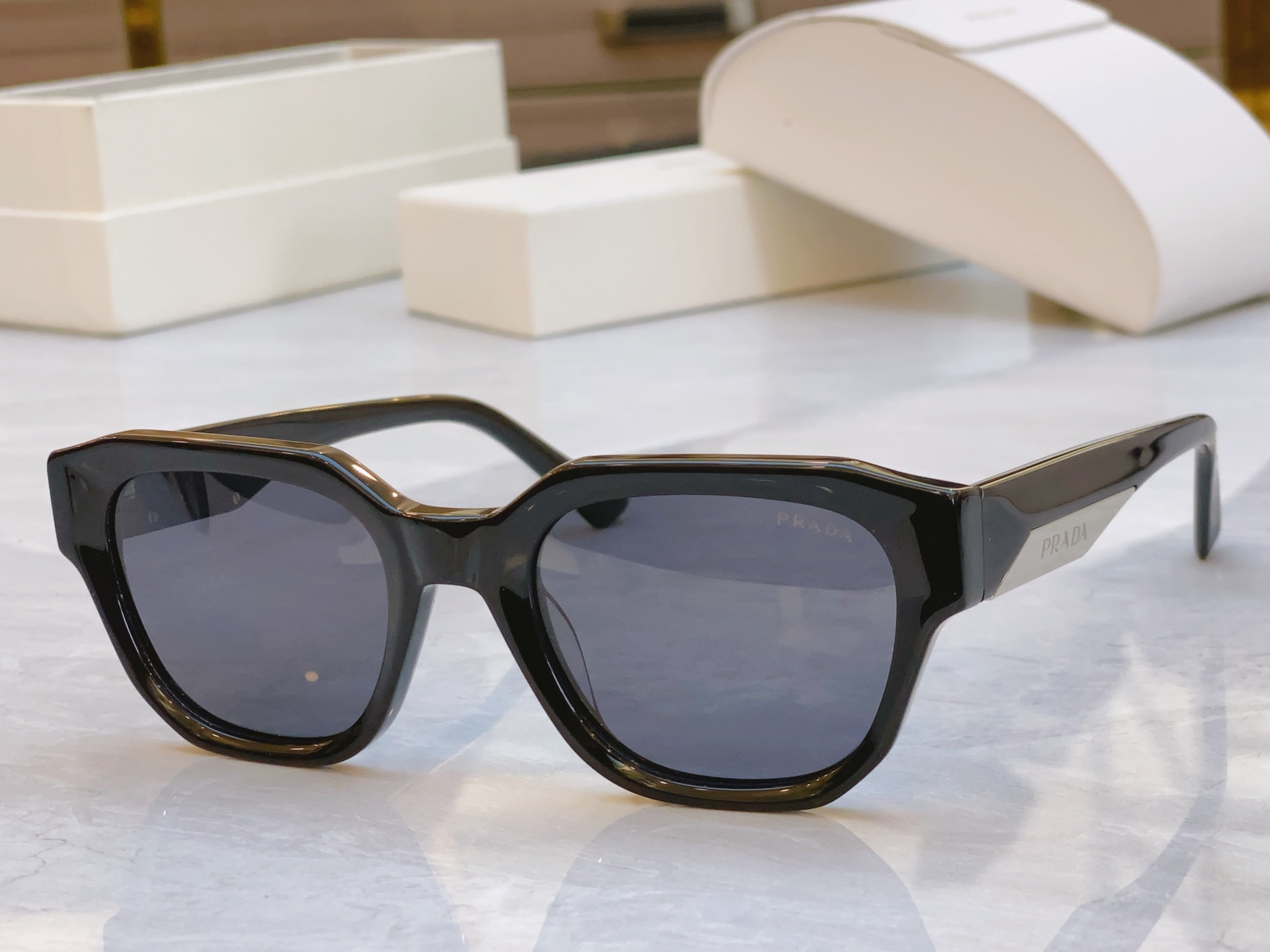 ，【PRAD*】普拉*达新款太阳镜，
MODEL：PRA 81-S，SIZE：52口22-145