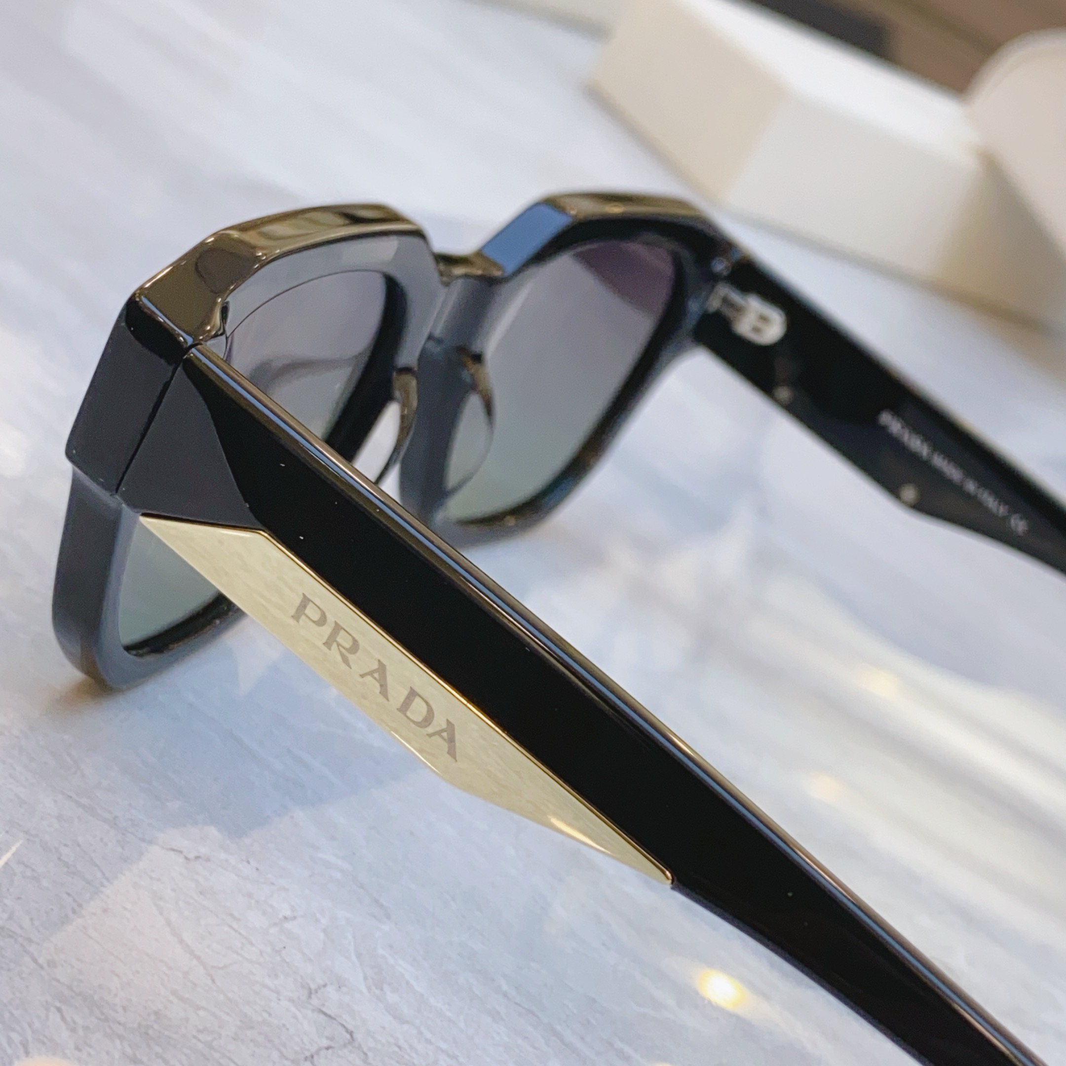 ，【PRAD*】普拉*达新款太阳镜，
MODEL：PRA 81-S，SIZE：52口22-145