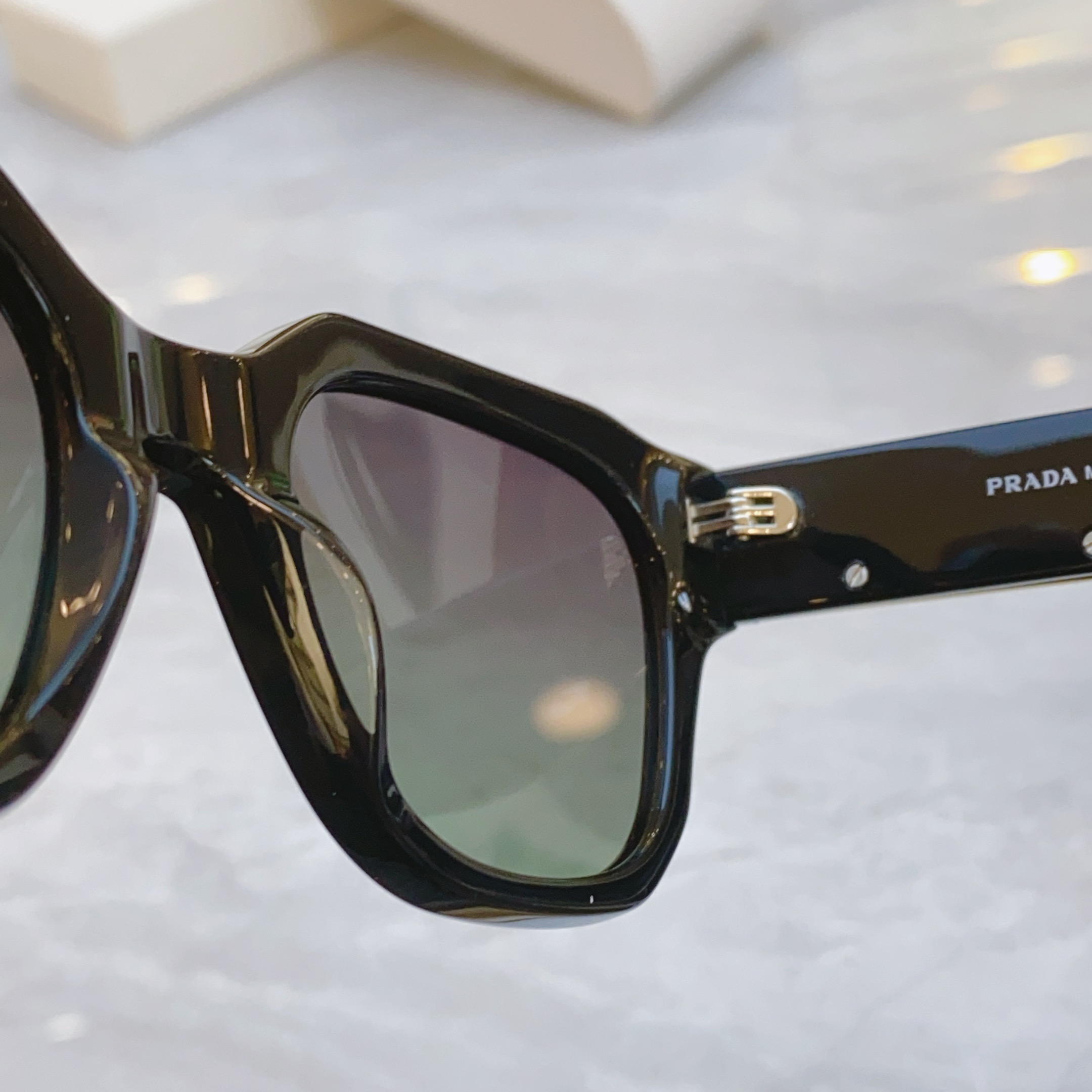 ，【PRAD*】普拉*达新款太阳镜，
MODEL：PRA 81-S，SIZE：52口22-145