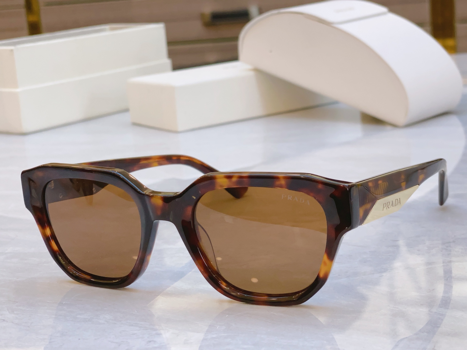 ，【PRAD*】普拉*达新款太阳镜，
MODEL：PRA 81-S，SIZE：52口22-145