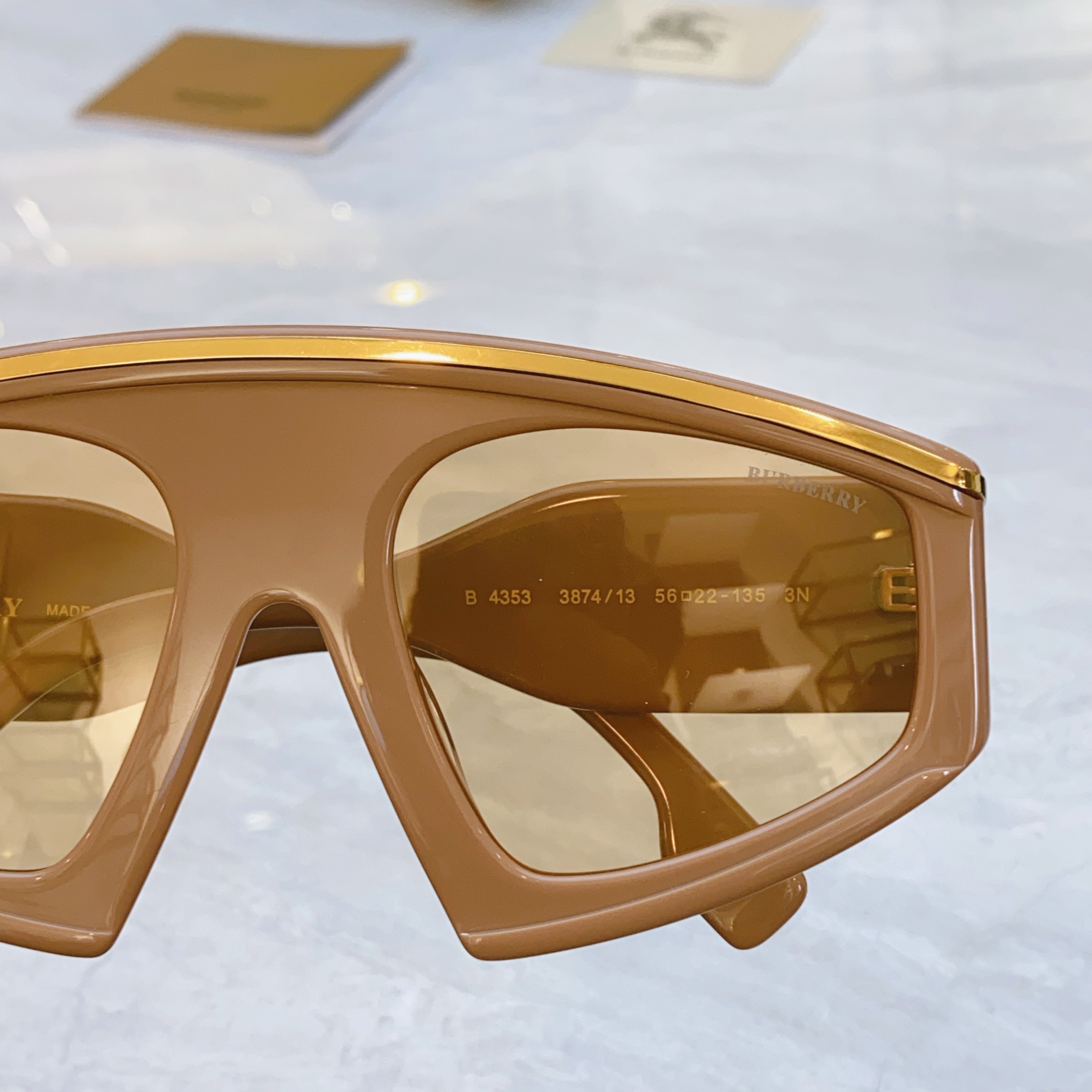 ，【BURBERR*】巴宝*莉新款太阳镜🕶️，MODEL：BE4353，SIZE：56口22-135