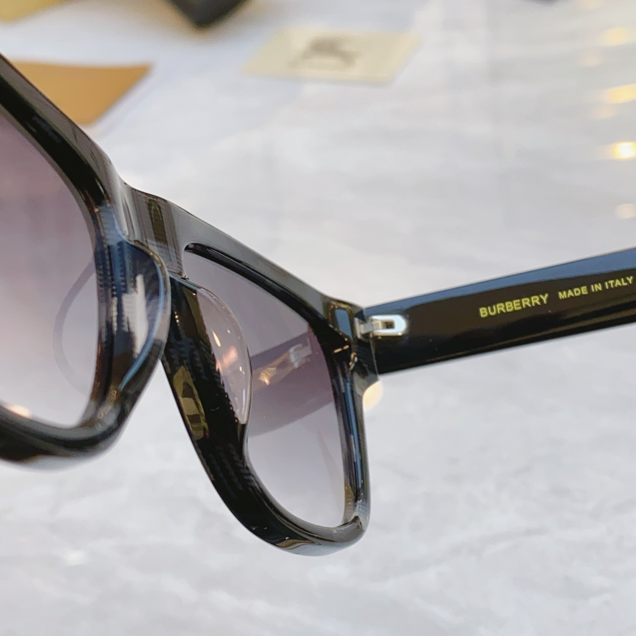 ，【BURBERR*】巴宝*莉新款太阳镜🕶️，MODEL：BE4293，SIZE：56口17-145
