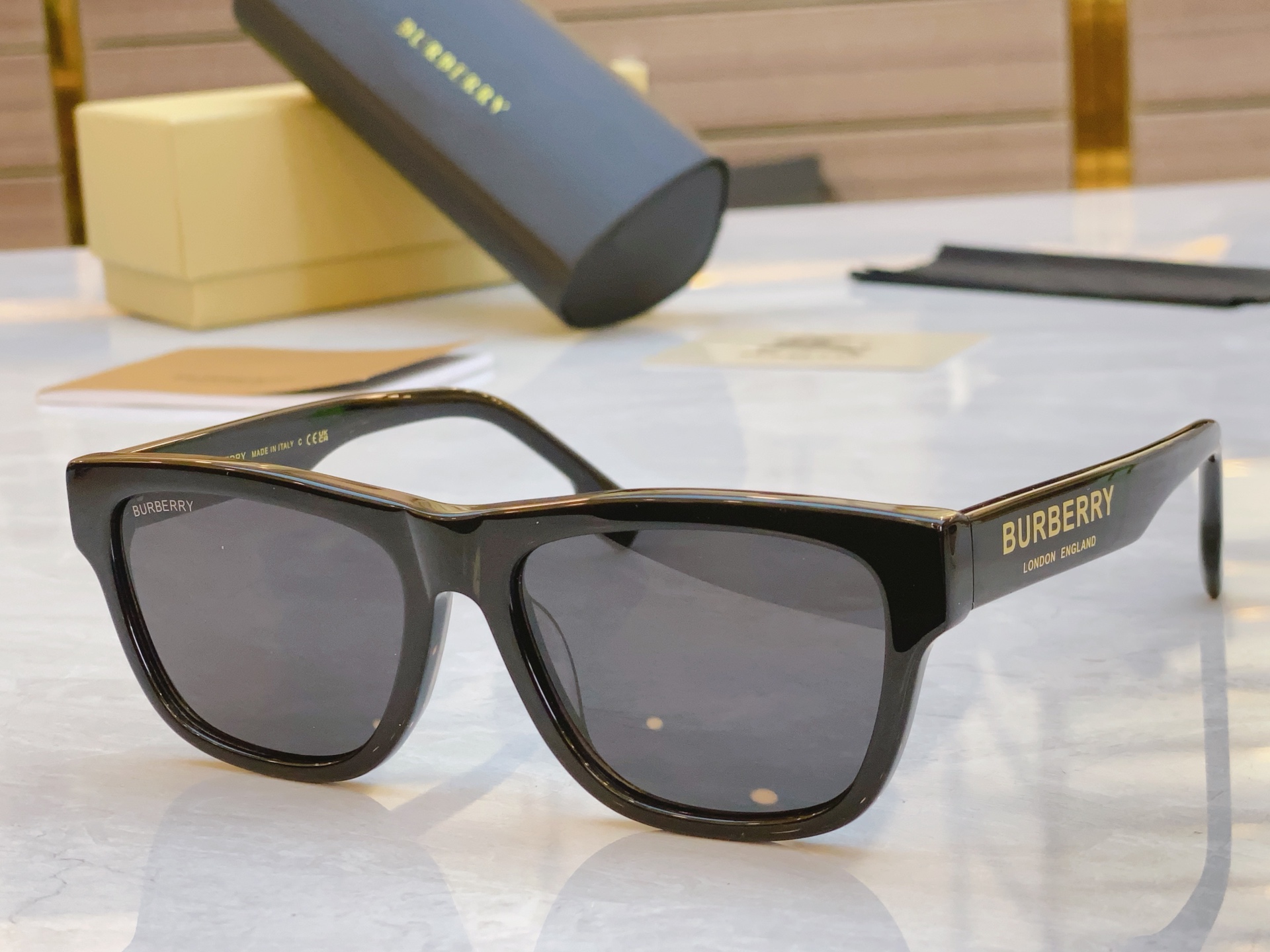 ，【BURBERR*】巴宝*莉新款太阳镜🕶️，MODEL：BE4293，SIZE：56口17-145