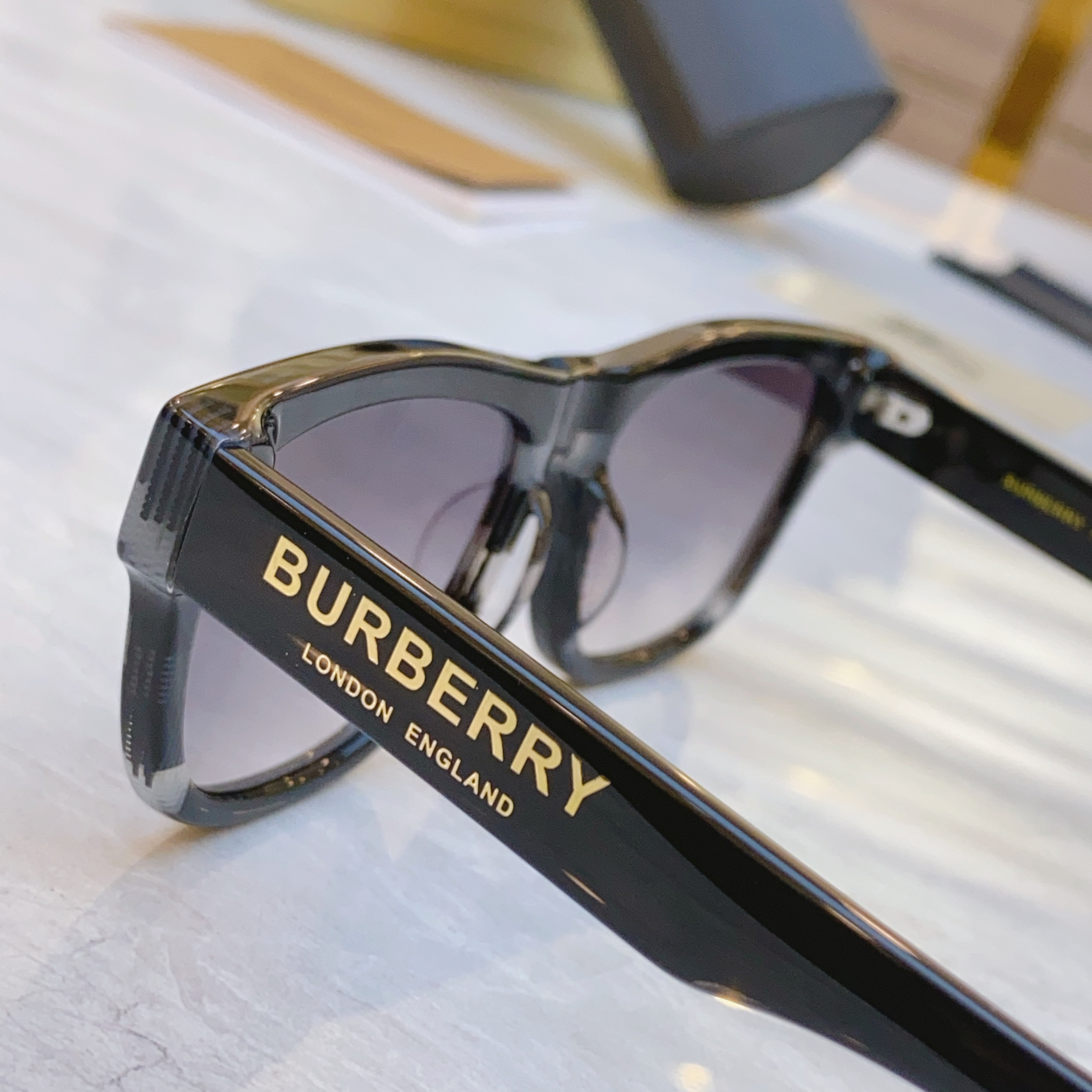 ，【BURBERR*】巴宝*莉新款太阳镜🕶️，MODEL：BE4293，SIZE：56口17-145