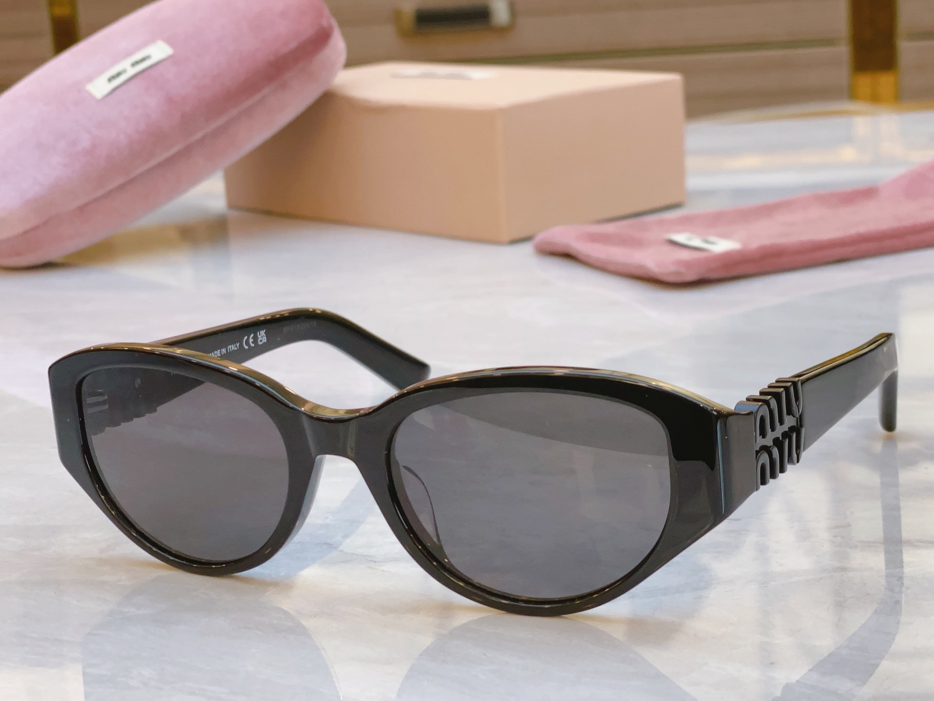 ，【MIU MI*】缪缪新款太阳镜，
MODELSMU 16ZS，SIZE：55口21-130