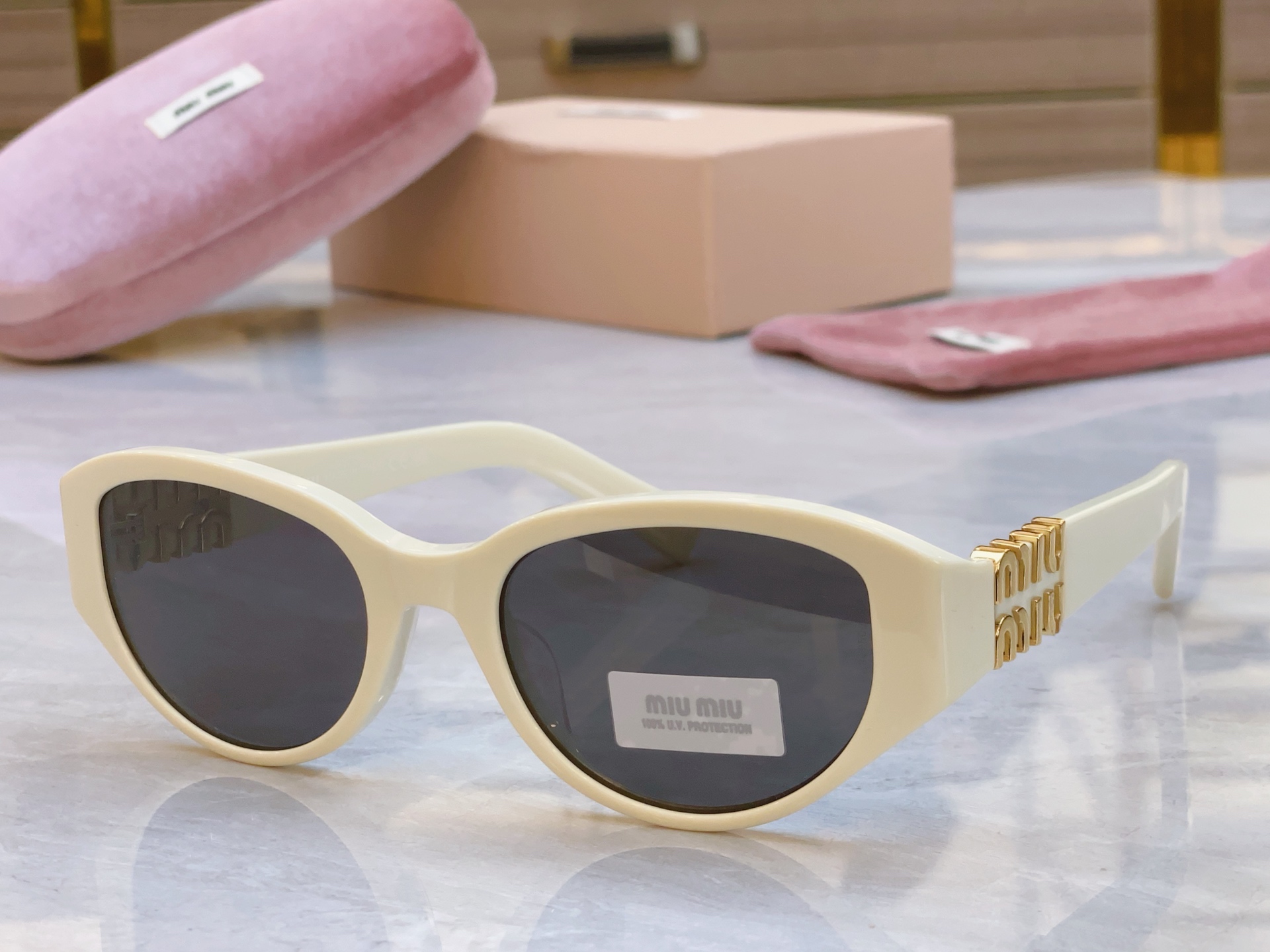 ，【MIU MI*】缪缪新款太阳镜，
MODELSMU 16ZS，SIZE：55口21-130