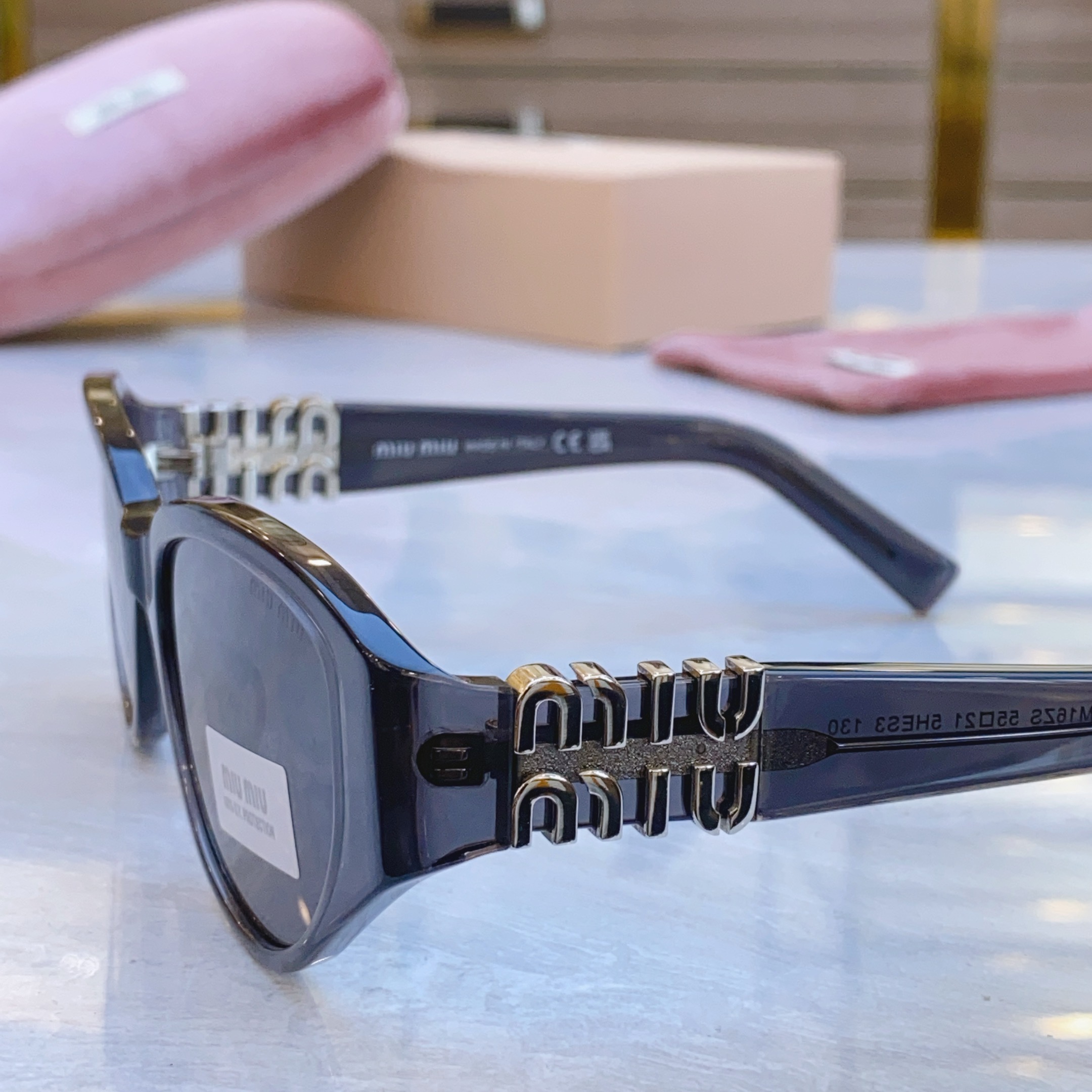 ，【MIU MI*】缪缪新款太阳镜，
MODELSMU 16ZS，SIZE：55口21-130