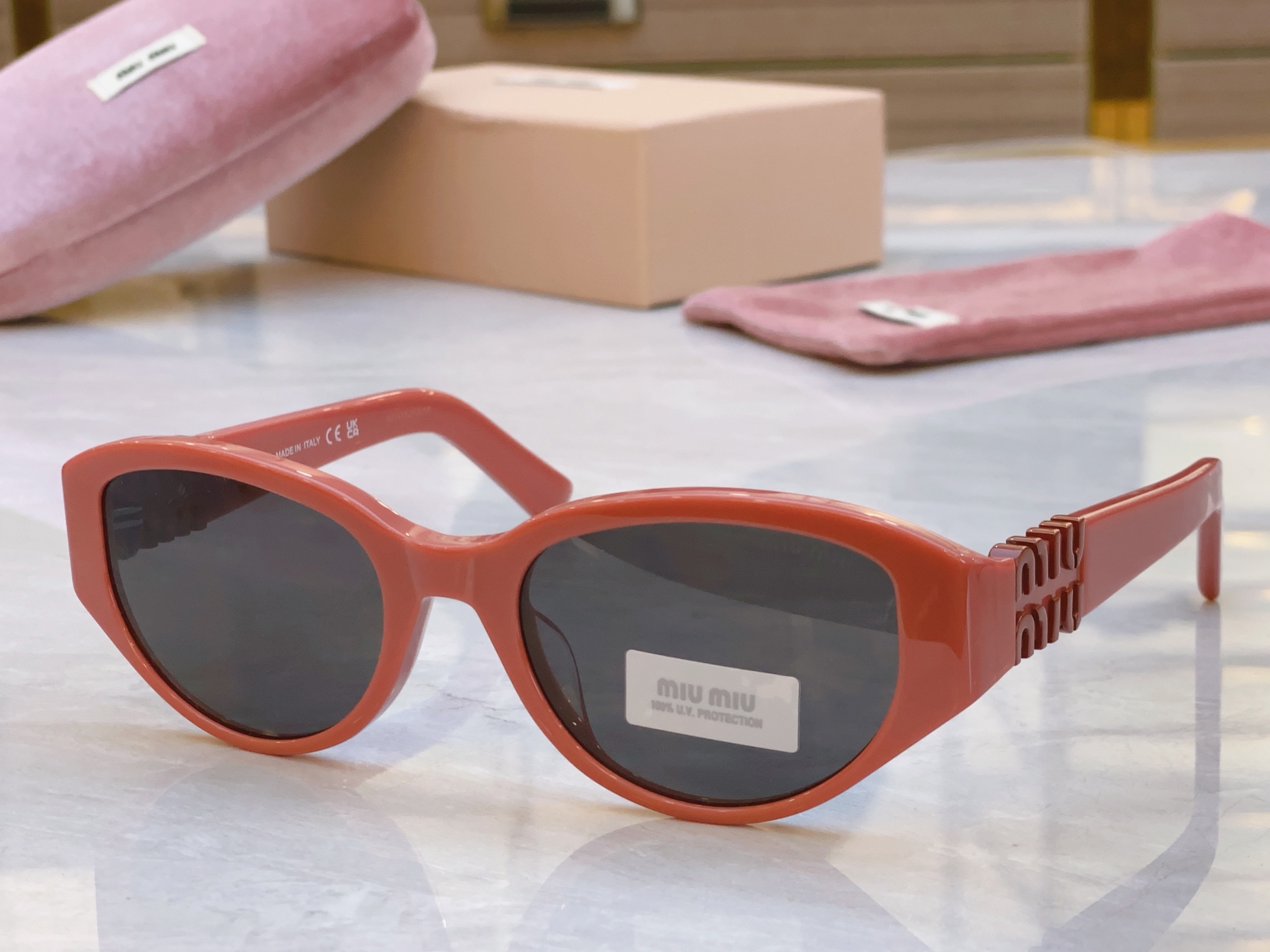 ，【MIU MI*】缪缪新款太阳镜，
MODELSMU 16ZS，SIZE：55口21-130