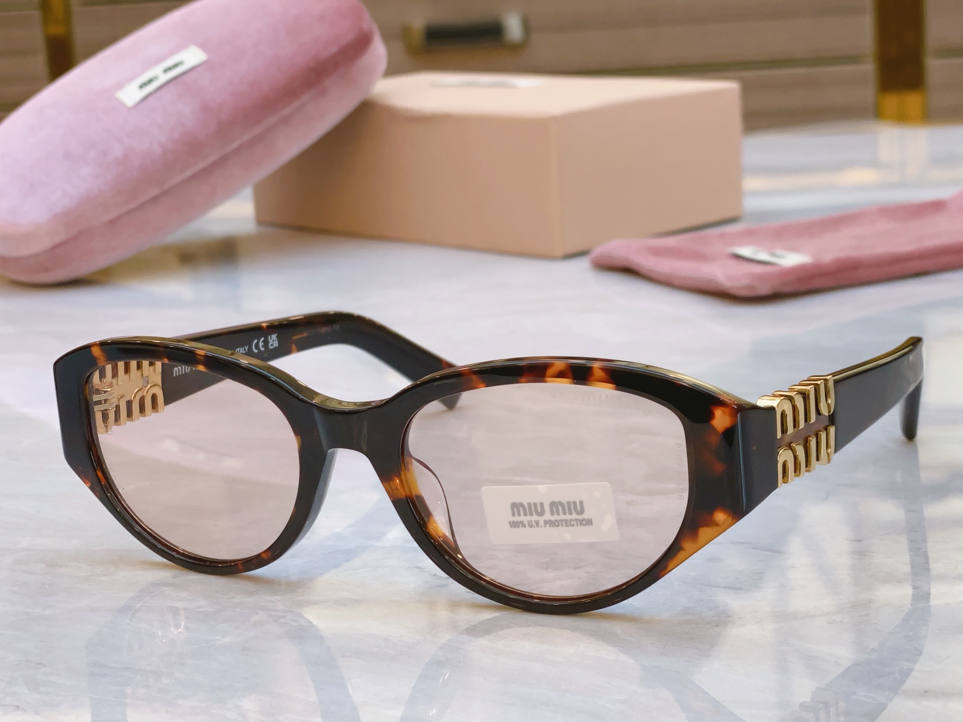 ，【MIU MI*】缪缪新款太阳镜，
MODELSMU 16ZS，SIZE：55口21-130