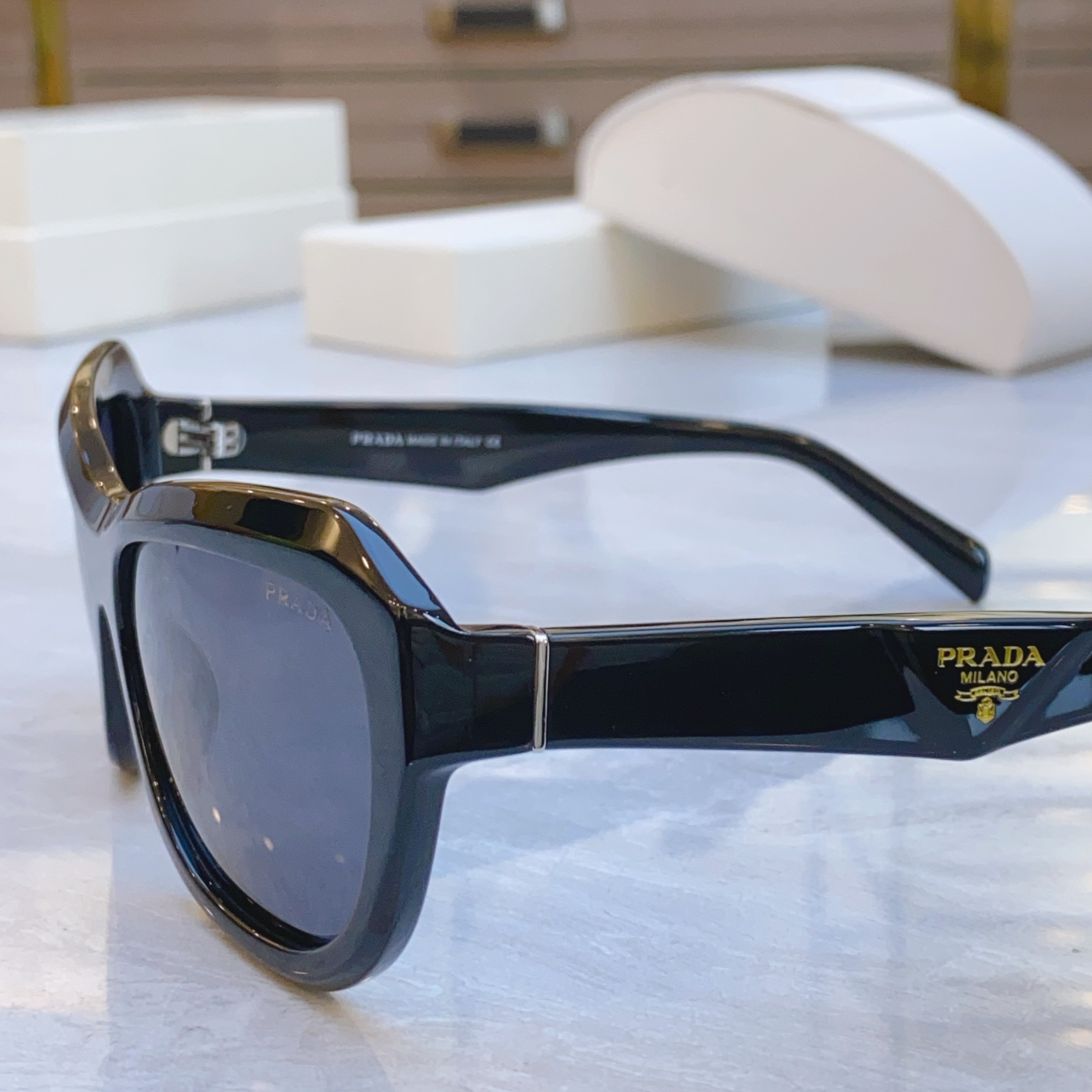 ，【PRAD*】普拉*达新款太阳镜，
MODEL：PRA 85-S，SIZE：61口17-140