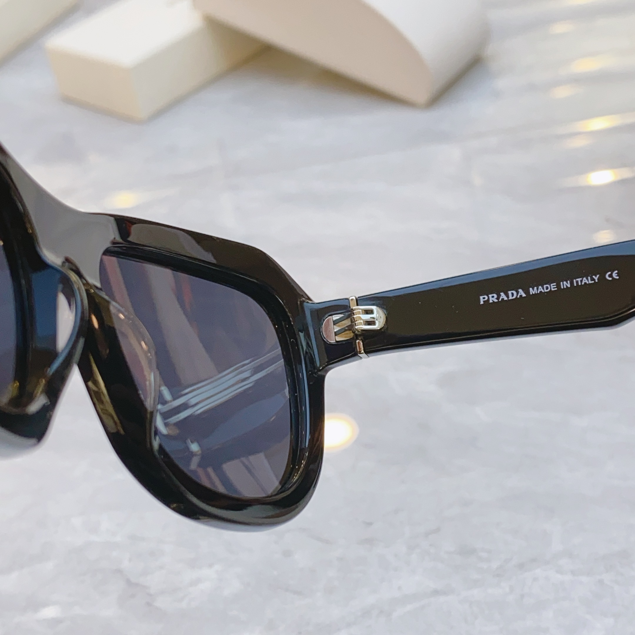 ，【PRAD*】普拉*达新款太阳镜，
MODEL：PRA 85-S，SIZE：61口17-140