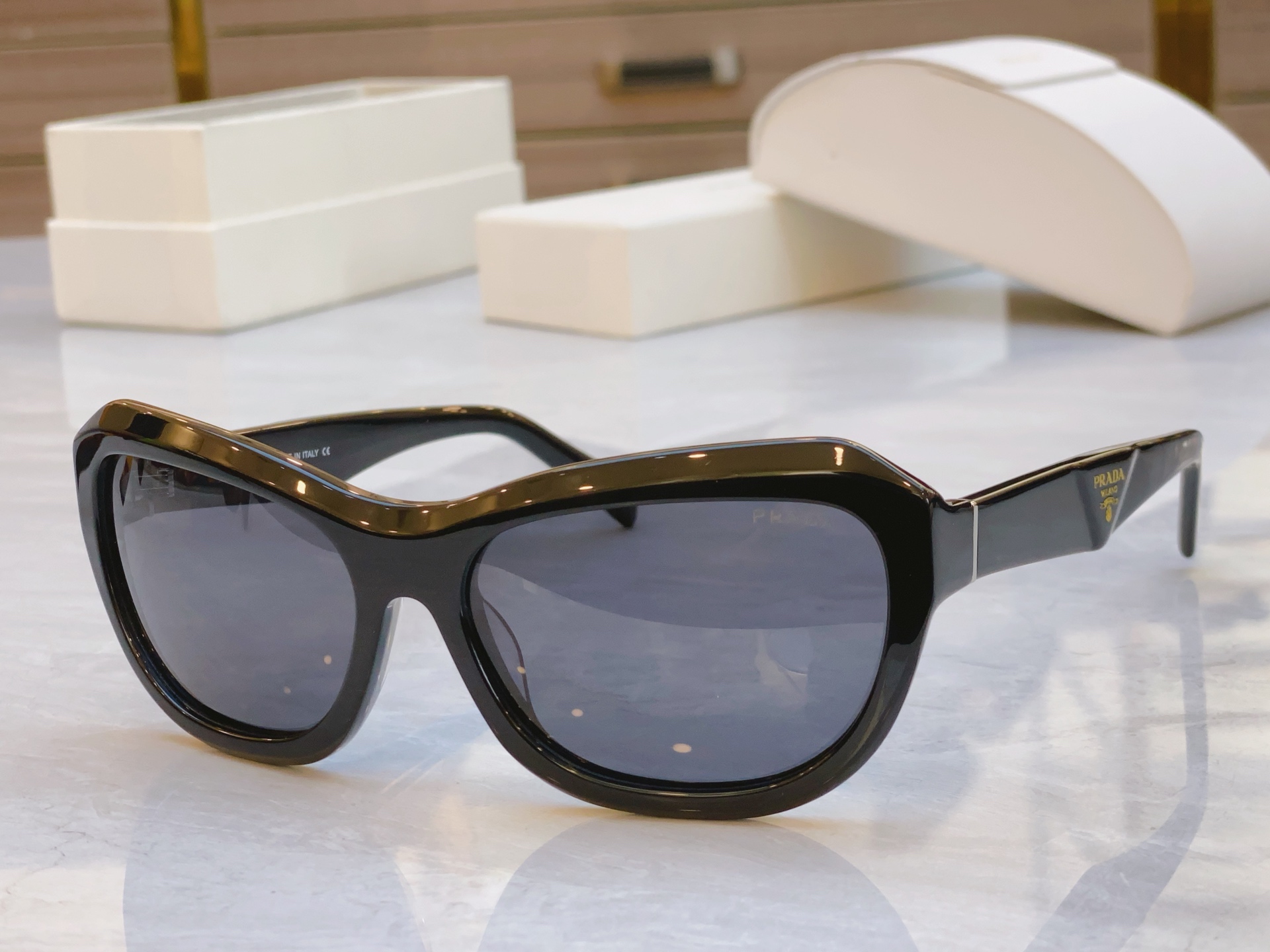 ，【PRAD*】普拉*达新款太阳镜，
MODEL：PRA 85-S，SIZE：61口17-140