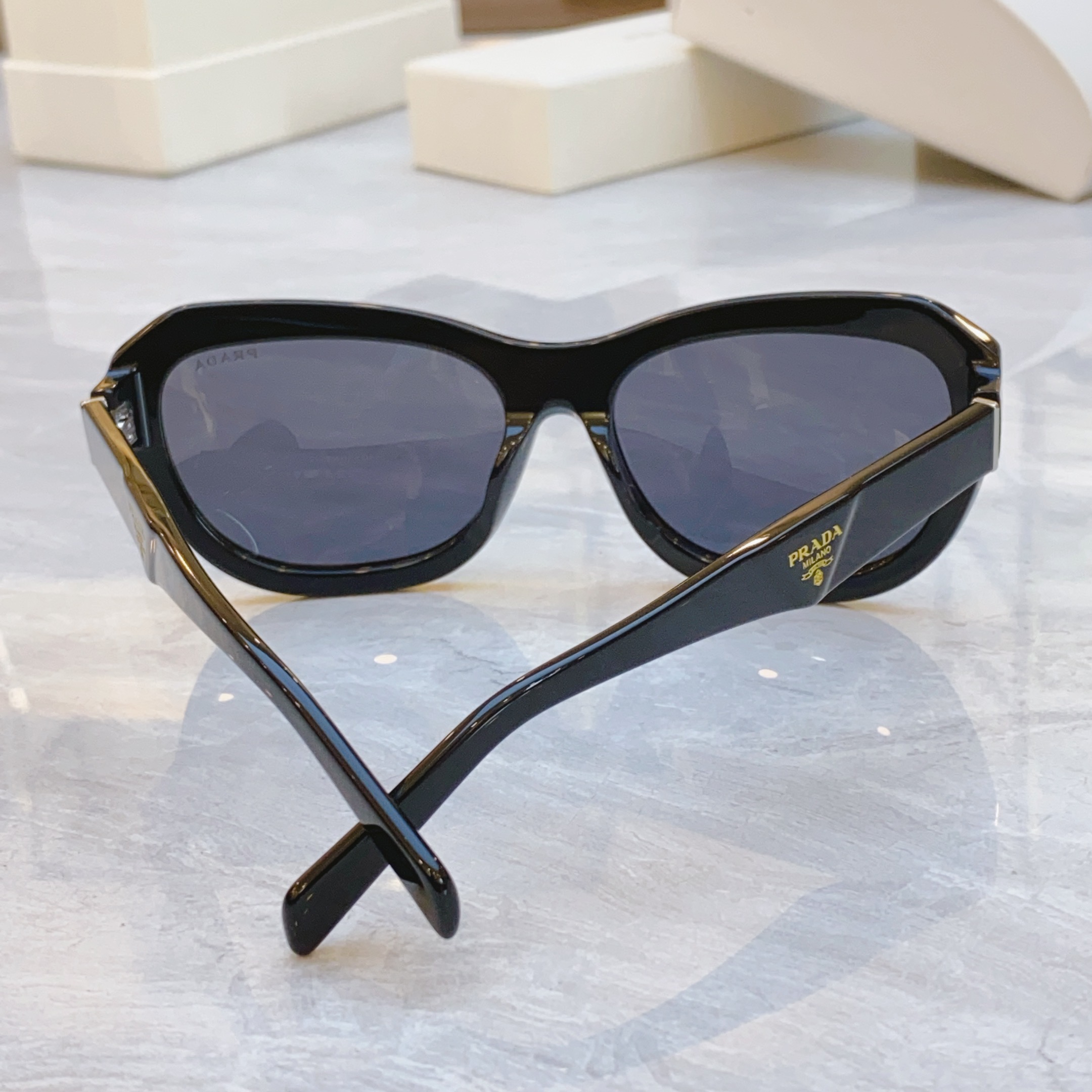 ，【PRAD*】普拉*达新款太阳镜，
MODEL：PRA 85-S，SIZE：61口17-140