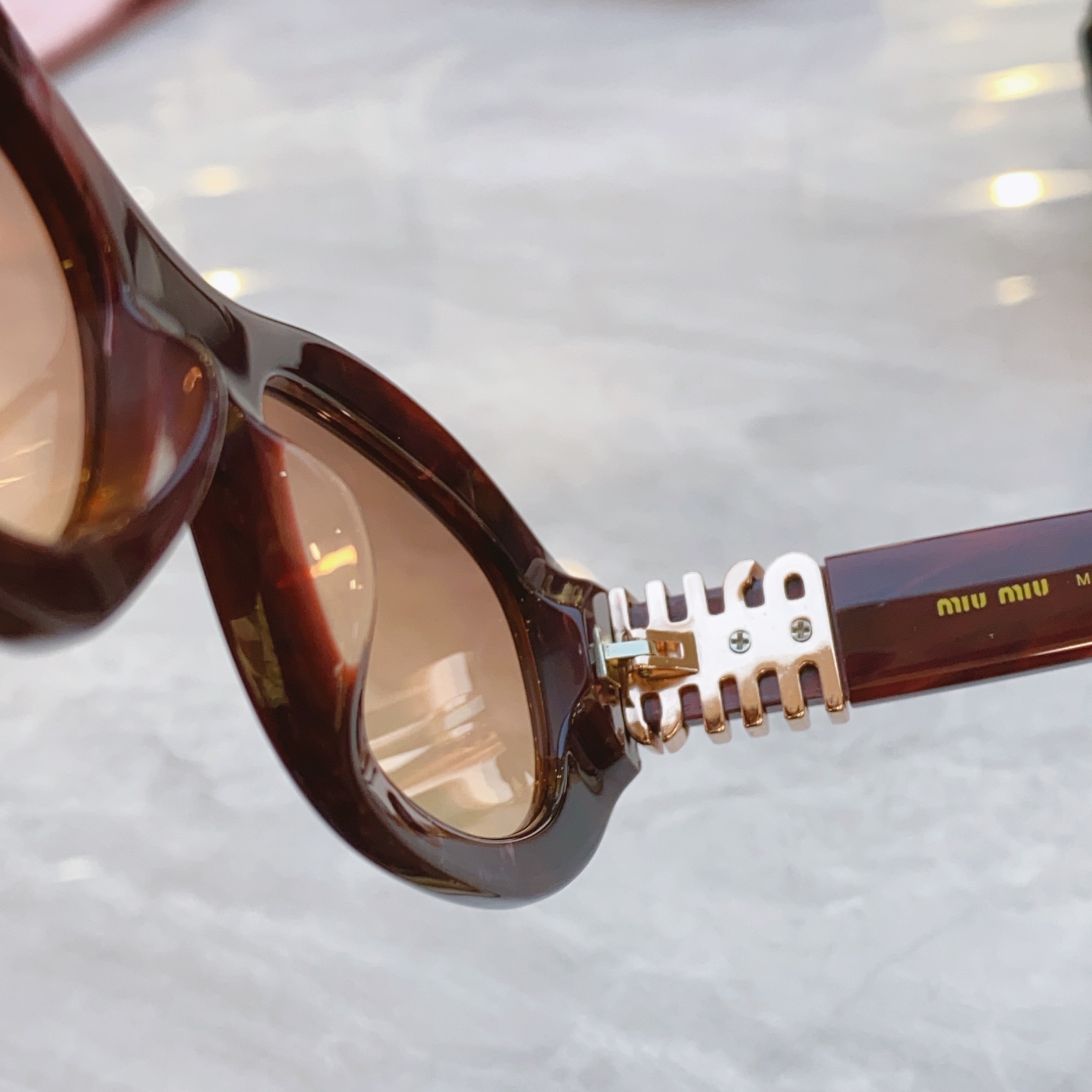 ，【MIU MI*】缪缪新款太阳镜，
MODELSMU 14ZS，SIZE：54口18-140
