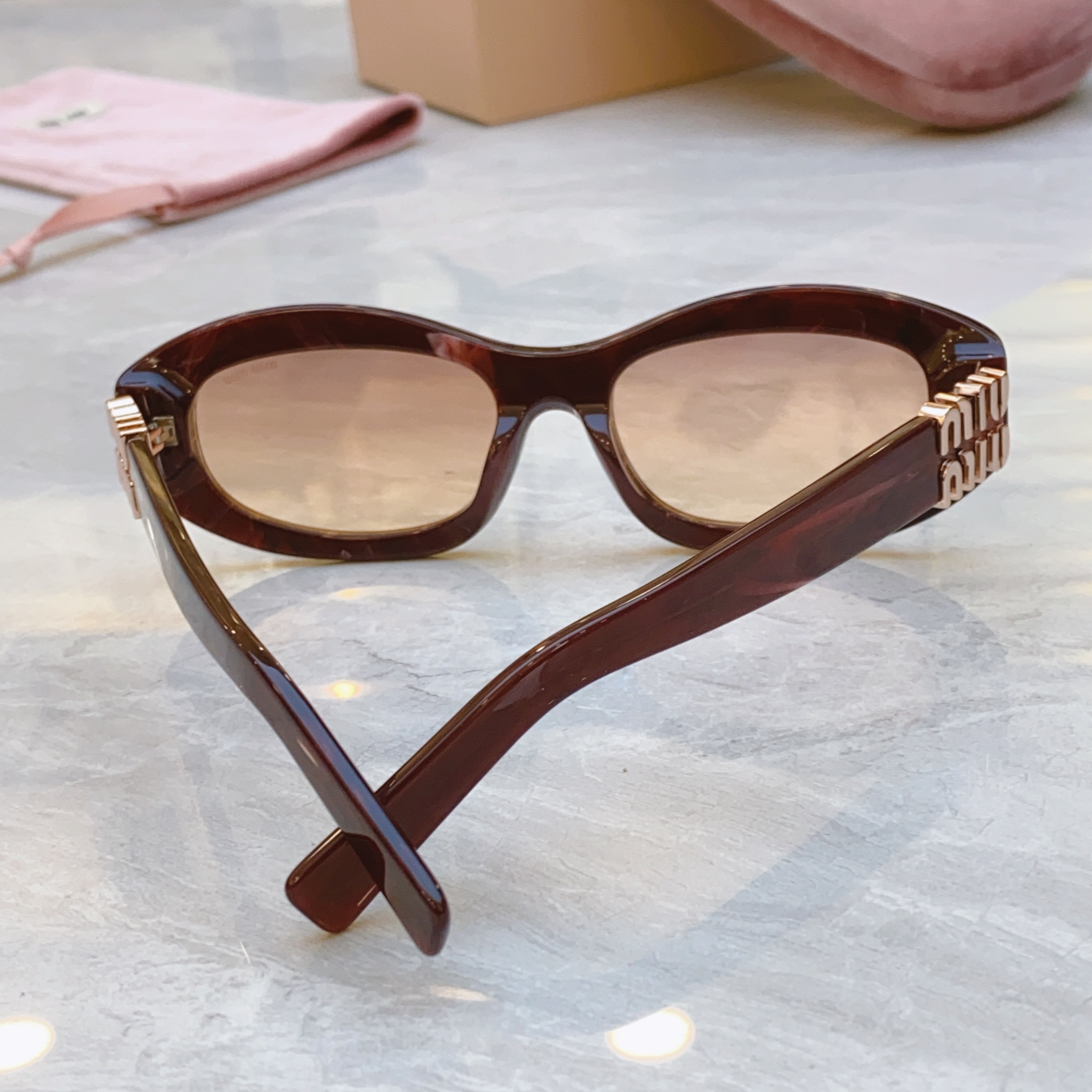 ，【MIU MI*】缪缪新款太阳镜，
MODELSMU 14ZS，SIZE：54口18-140