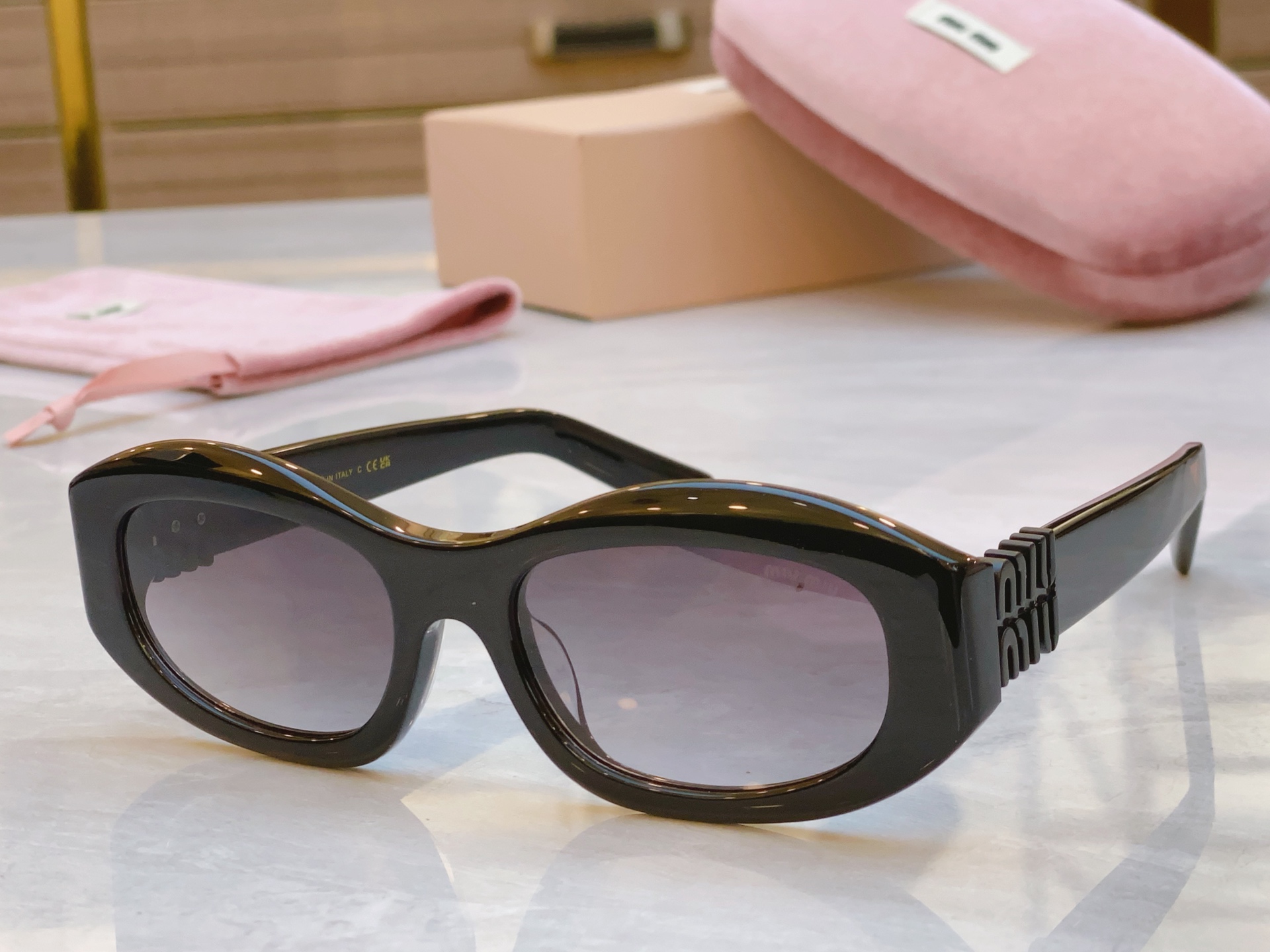 ，【MIU MI*】缪缪新款太阳镜，
MODELSMU 14ZS，SIZE：54口18-140