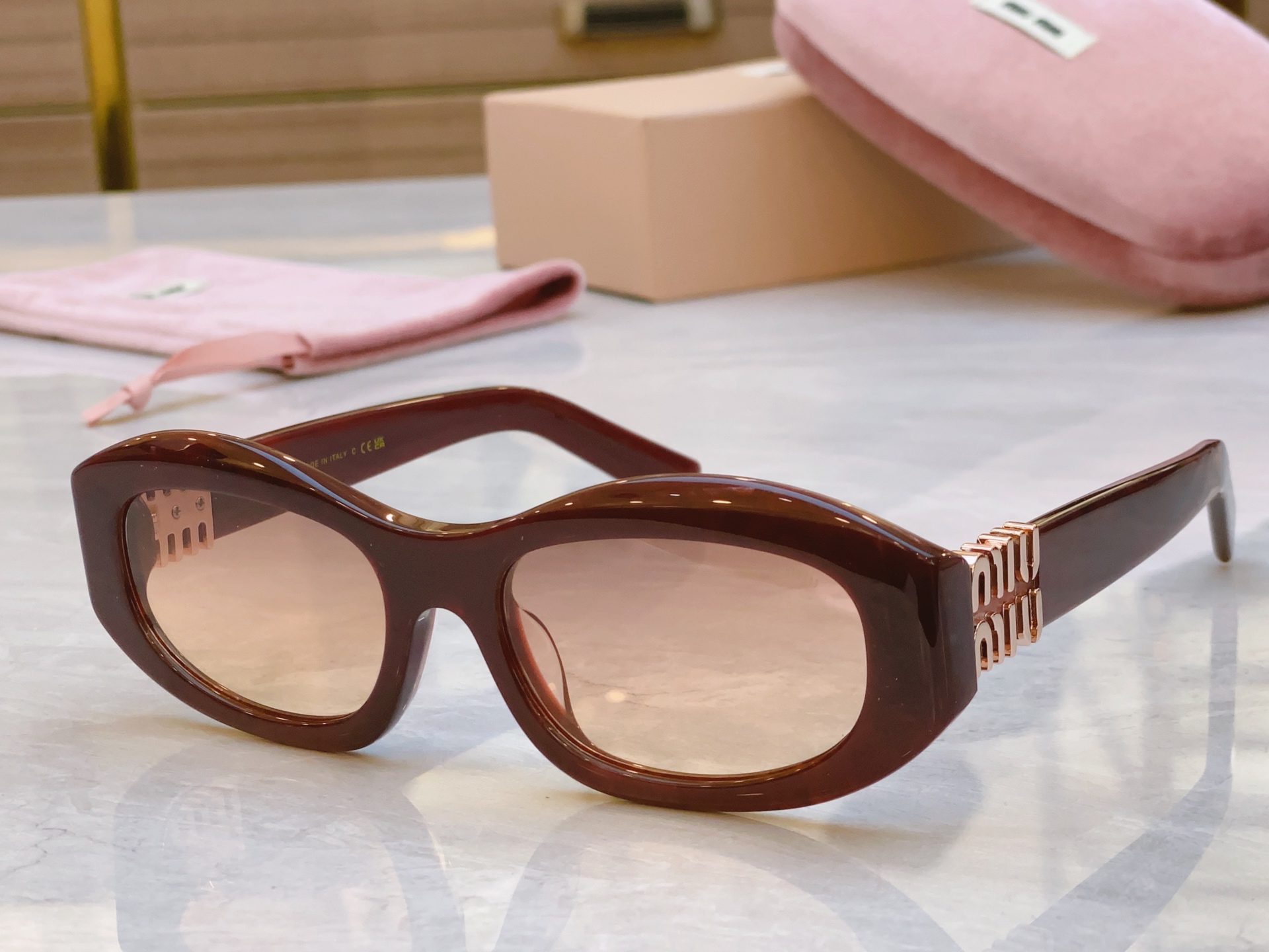 ，【MIU MI*】缪缪新款太阳镜，
MODELSMU 14ZS，SIZE：54口18-140