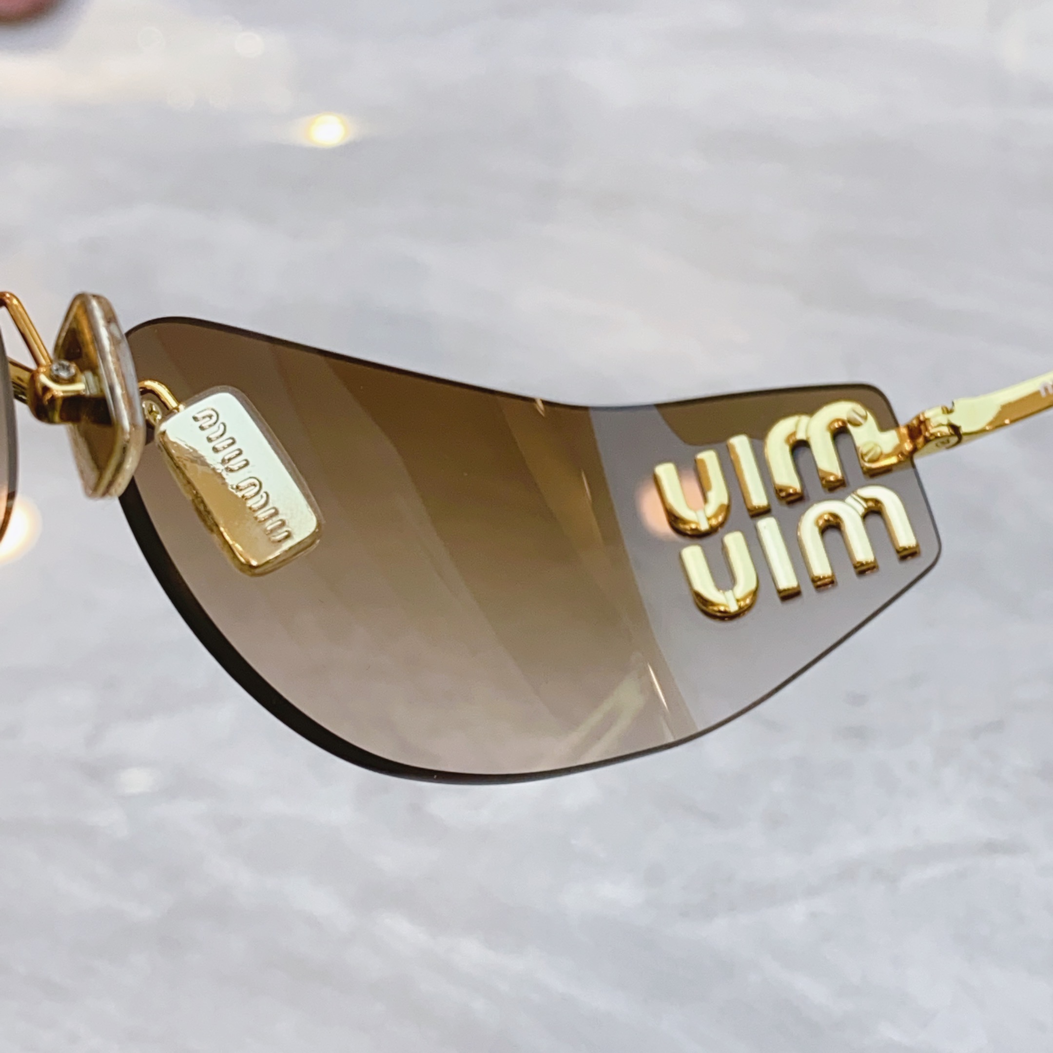 ，【MIU MI*】缪缪新款太阳镜，
MODELSMU A51S，SIZE：75口14-110