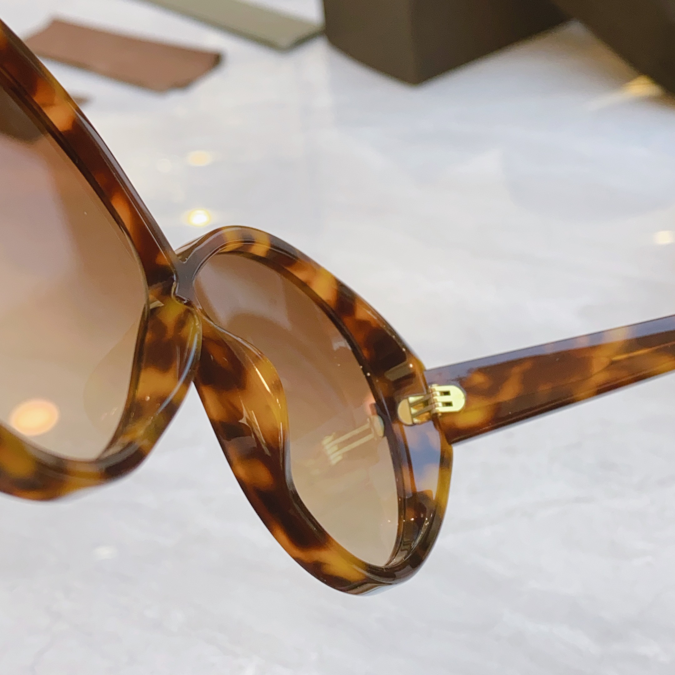 ，【TOM FOR*】汤姆*福特新款太阳镜🕶️，MODEL：FT 1116，SIZE：62口12-135